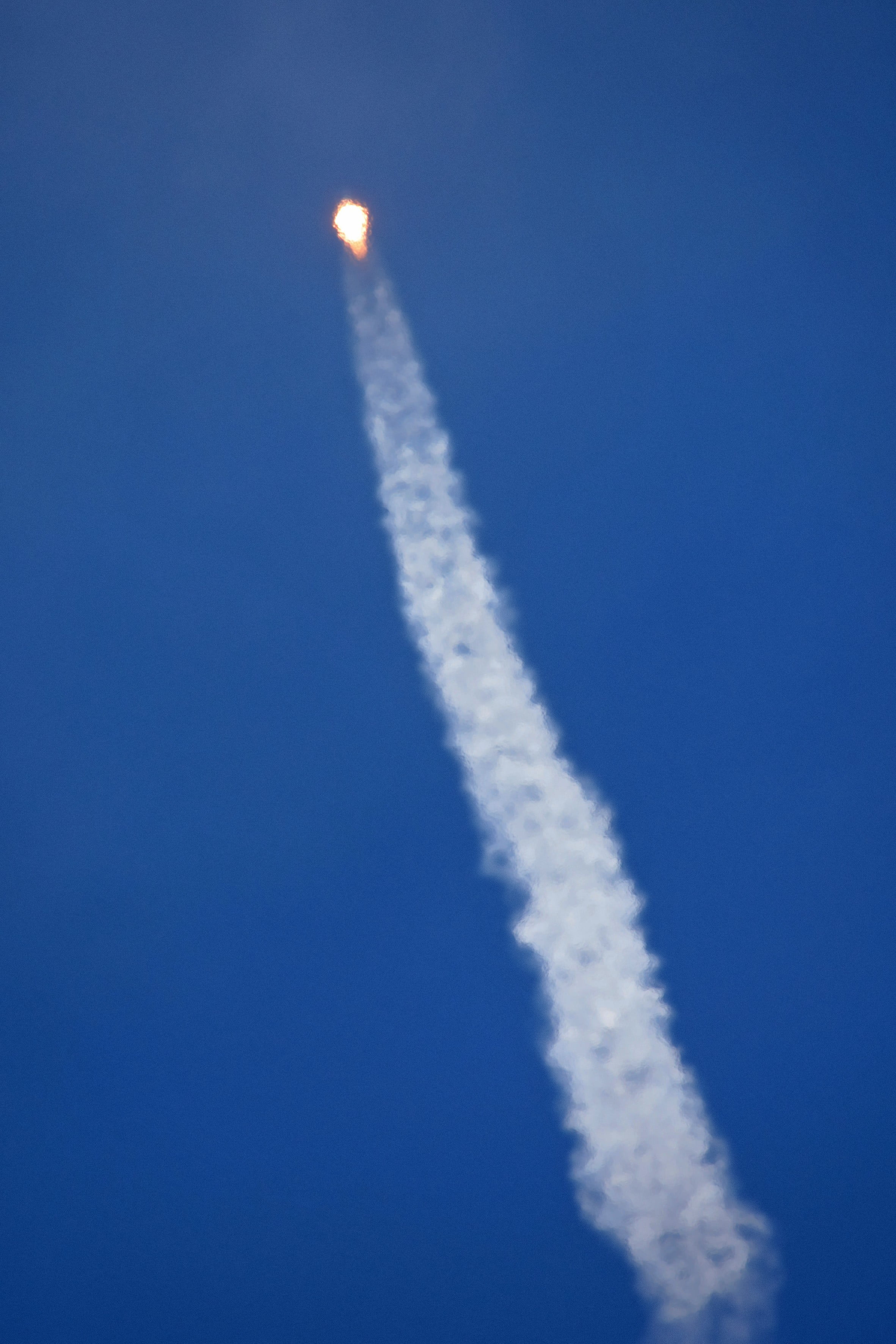 vapor trail, nature, air vehicle, aerobatics, outdoors, Roscosmos, sky, sunny, mode of transportation, clear sky, speed, motion, no people, day, blue, transportation, Phone HD Wallpaper