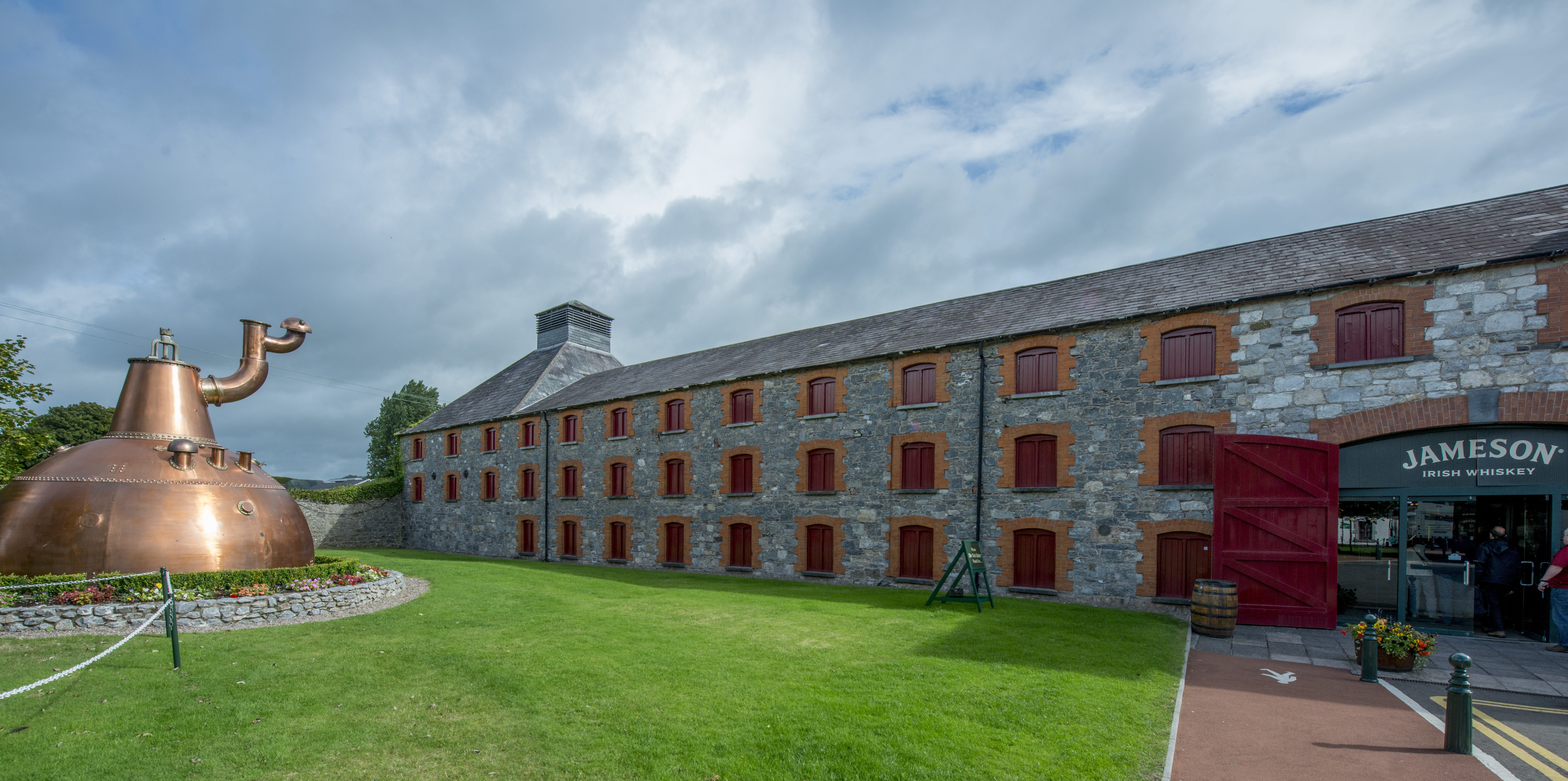sculpture, the past, building exterior, sky, grass, nature, architecture, midleton, jameson, whisky distillery, cloud - sky, built structure, city, travel destinations, HD Wallpaper