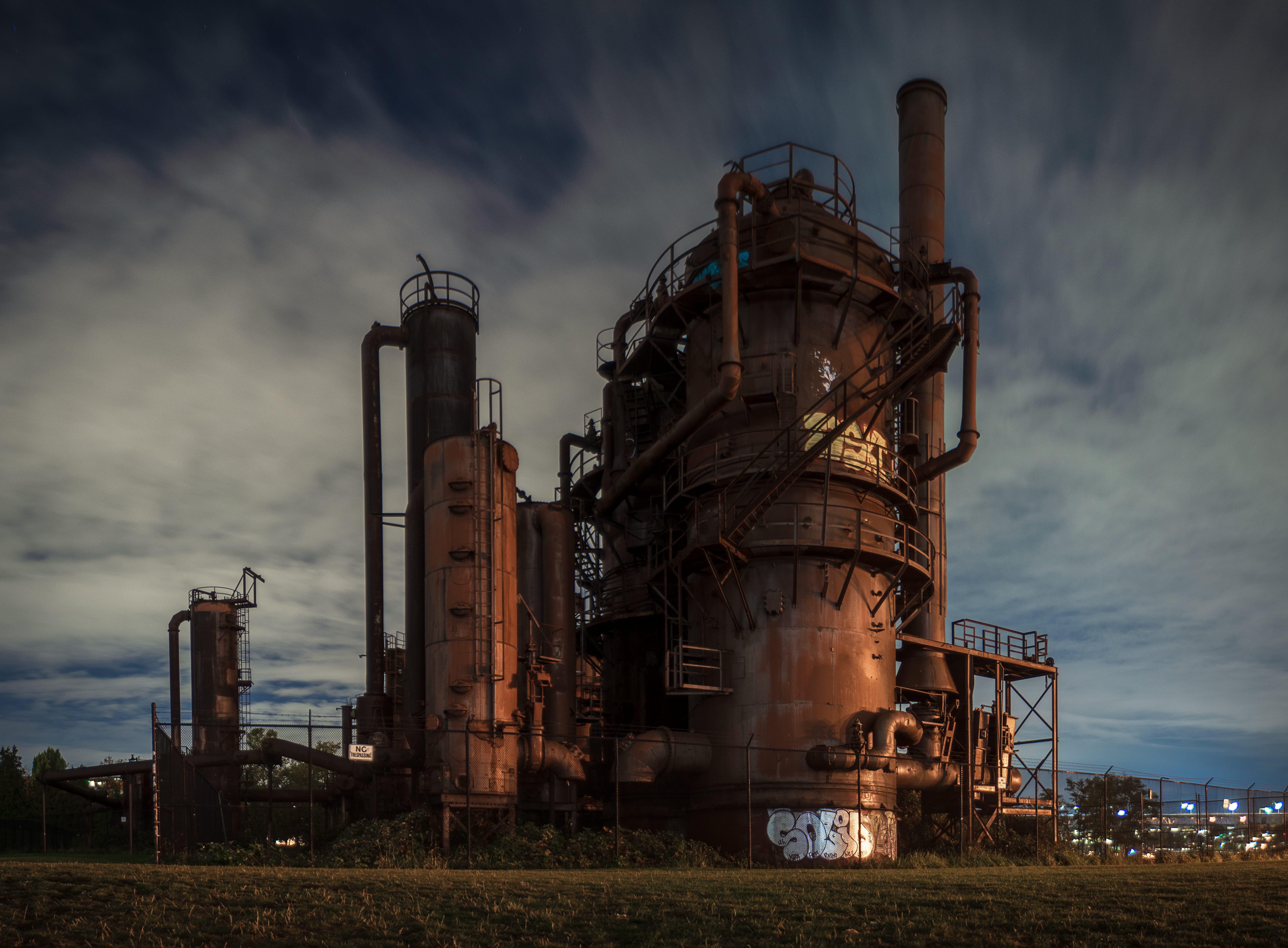 building, architecture, abandoned, pollution, sky, brown, smoke stack, industrial equipment, oil industry, gas works park, factory, built structure, cloud - sky, HD Wallpaper