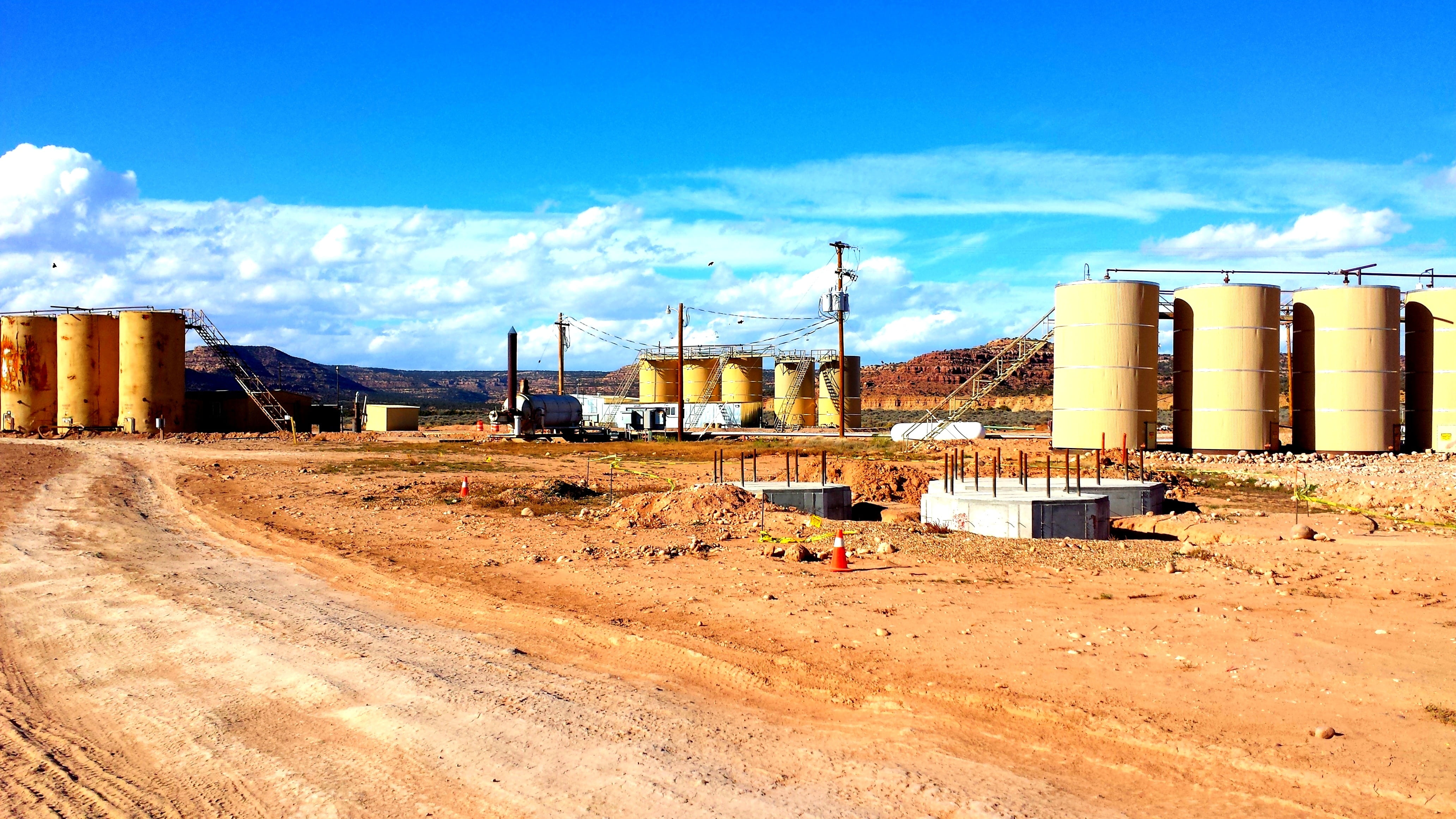 fuel and power generation, gas, silo, sky, daytime, industrial equipment, storage tank, outdoors, no people, steel, oil rig, factory, sunlight, brown, nature, HD Wallpaper
