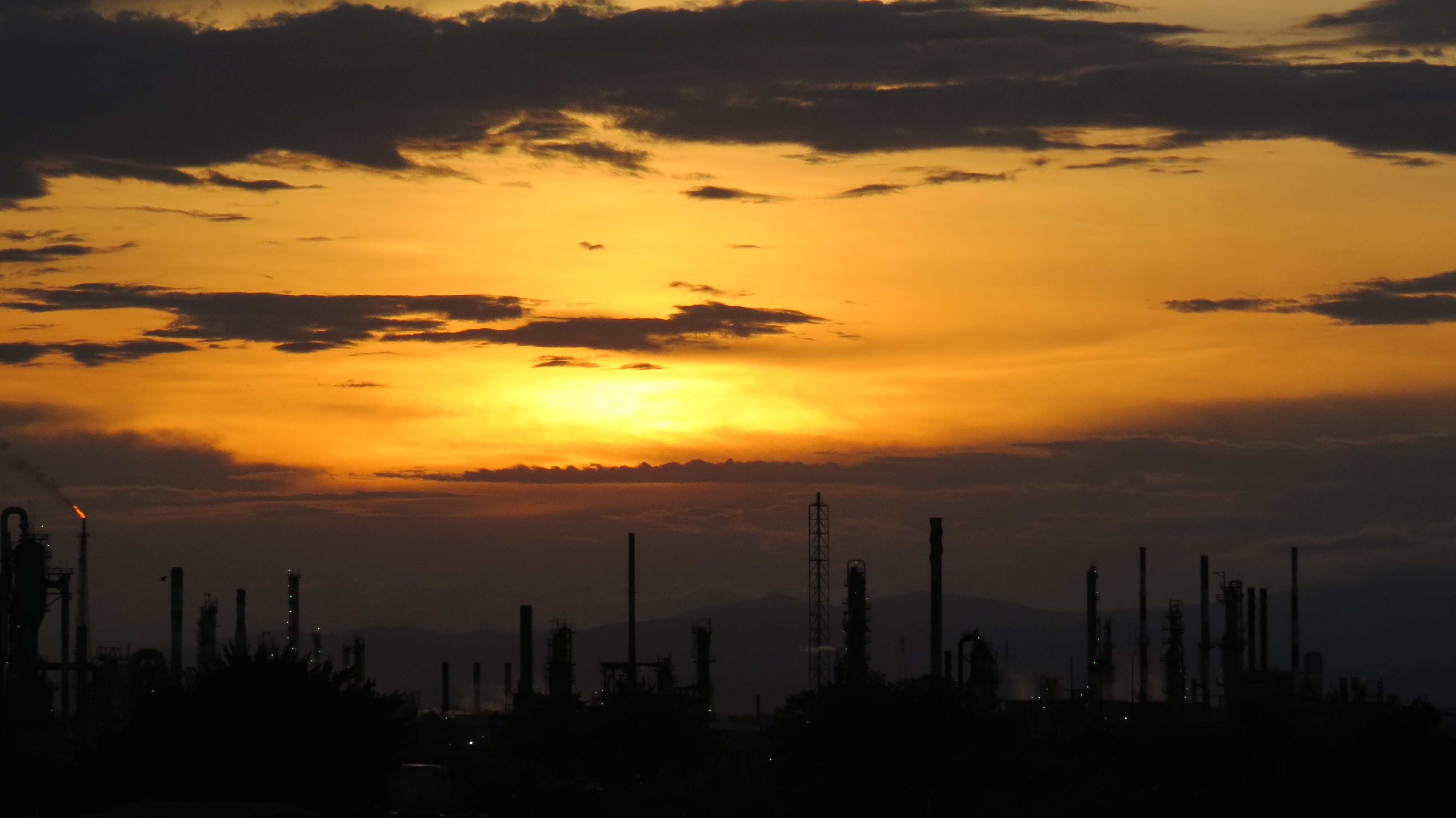 orange color, built structure, ocher, oil industry, setting sun, environment, environmental issues, fuel and power generation, sun, no people, smoke stack, HD Wallpaper