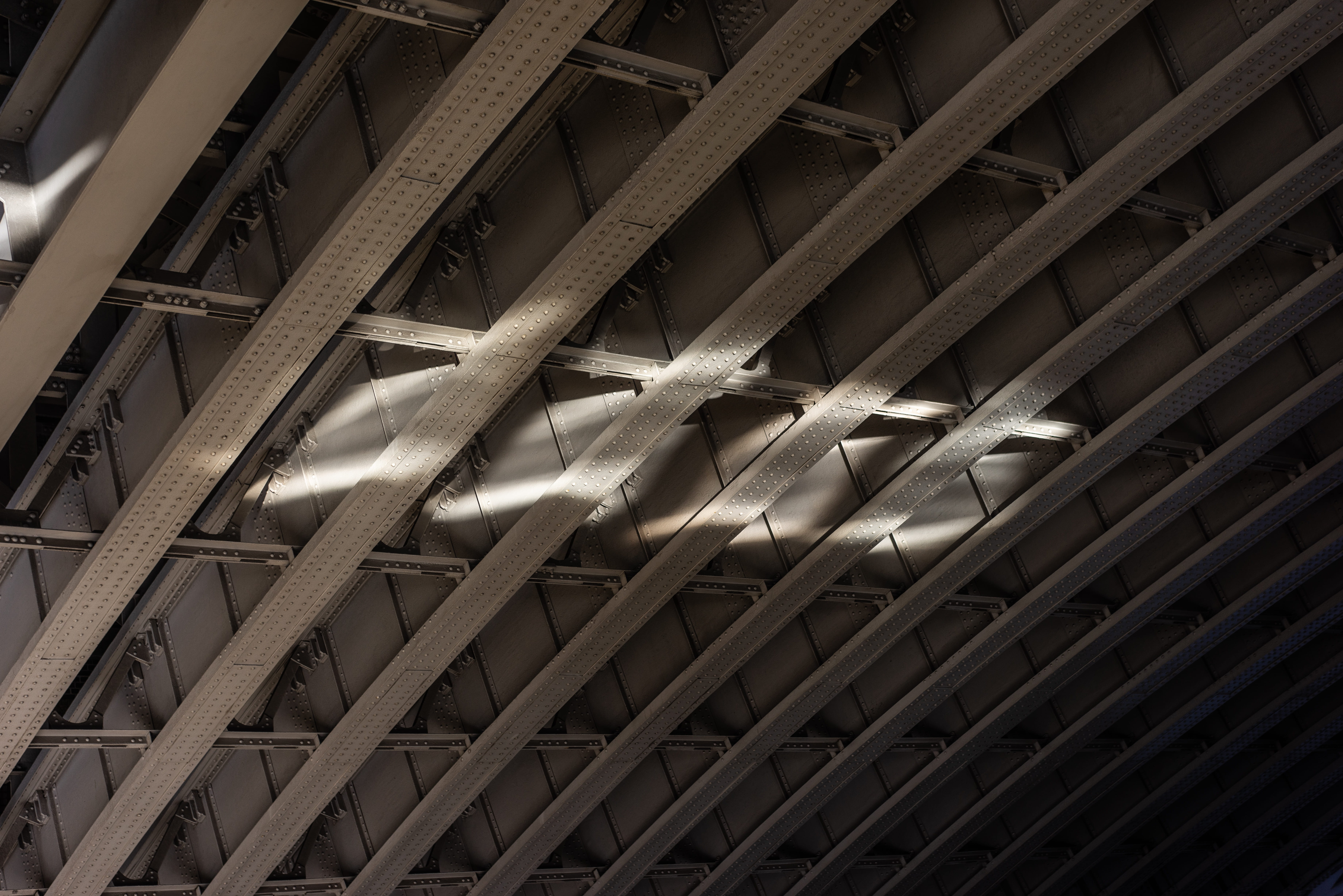 arch, pattern, background, wood - material, building, girder, metal, urban, lighting, shimmer, experimental, full frame, sunlight, contrast, shadow, ceiling, HD Wallpaper