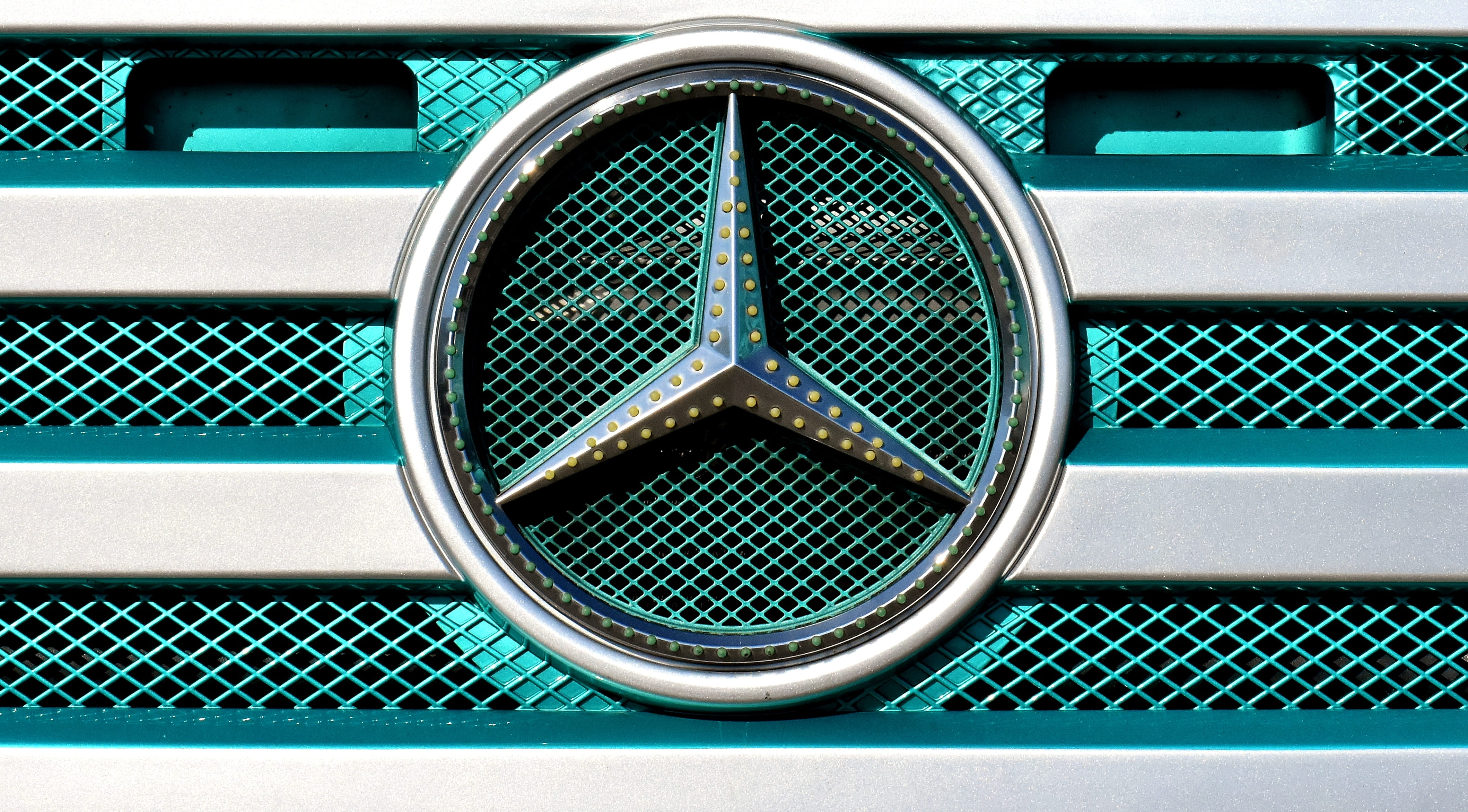air duct, design, transportation, geometric shape, grid, mode of transportation, day, steel, alloy, motor vehicle, mercedes logo, silver colored, built structure, HD Wallpaper