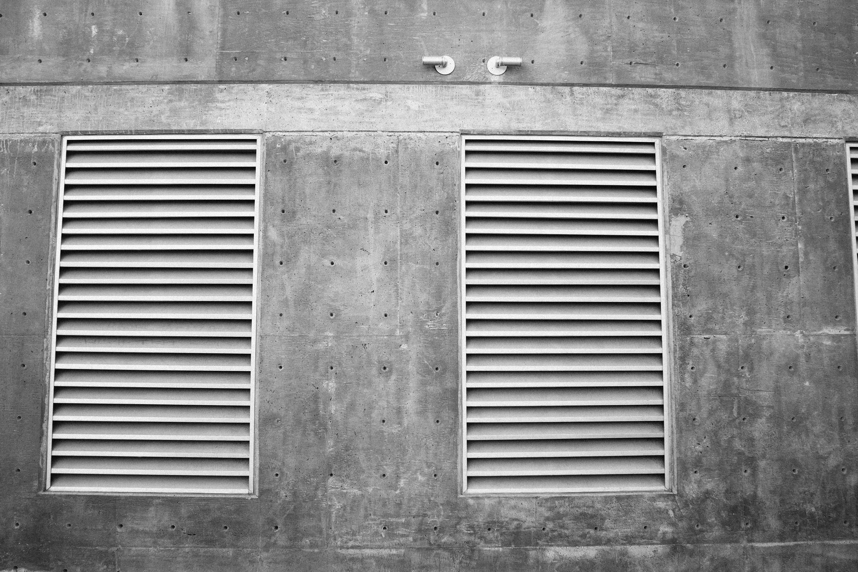 blinds, security, architecture, closed, exhaust fan, building exterior, Windows, air duct, day, old, shades, 2K, building, window, brick, brick wall, Window Blinds, HD Wallpaper