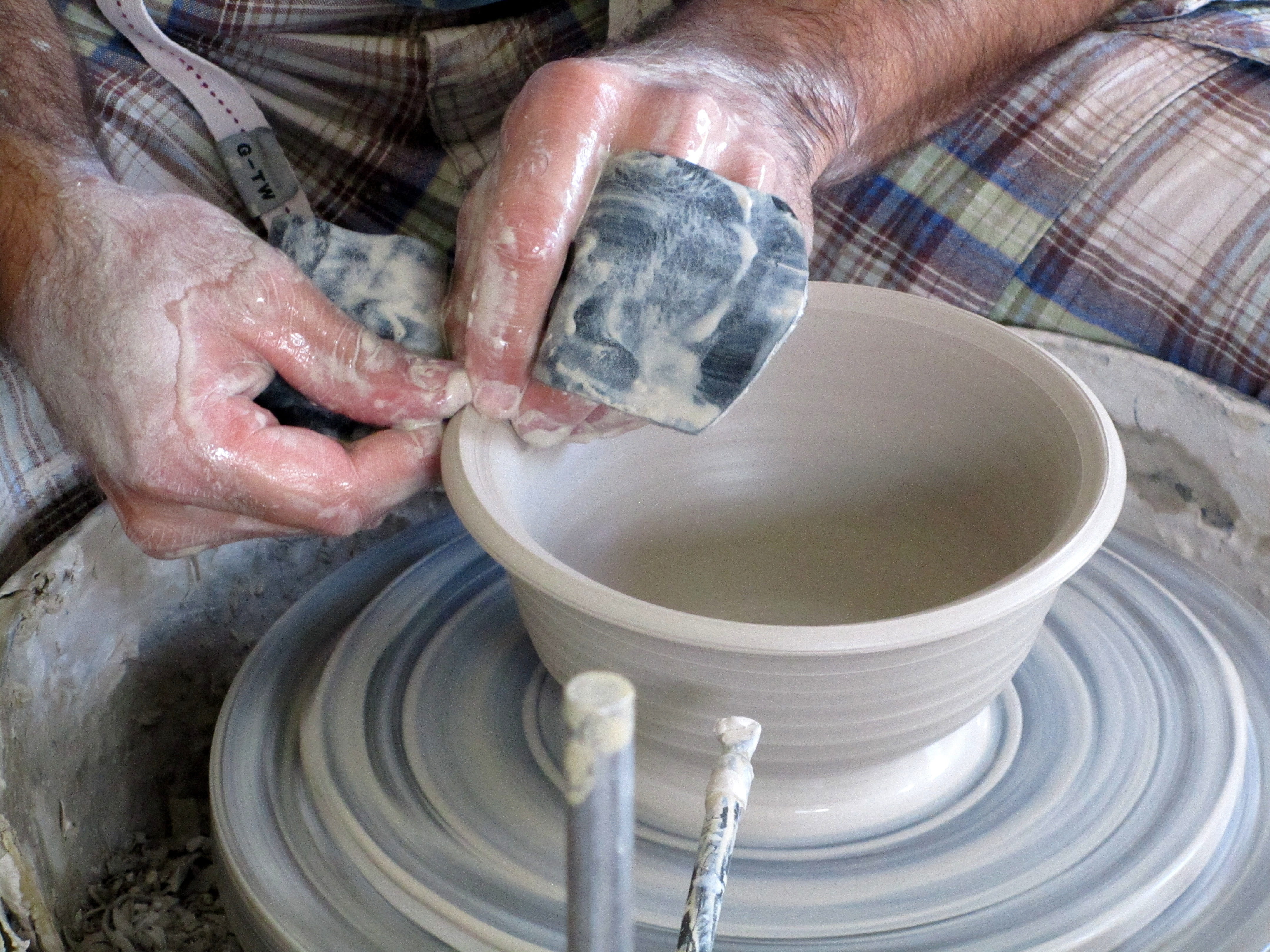 ceramics, spinning, 4K, workshop, finger, skill, mud, Crock, close-up, one man only, holding, making, hobbies, manufacturing, human Hand, sculptor, wheel, HD Wallpaper