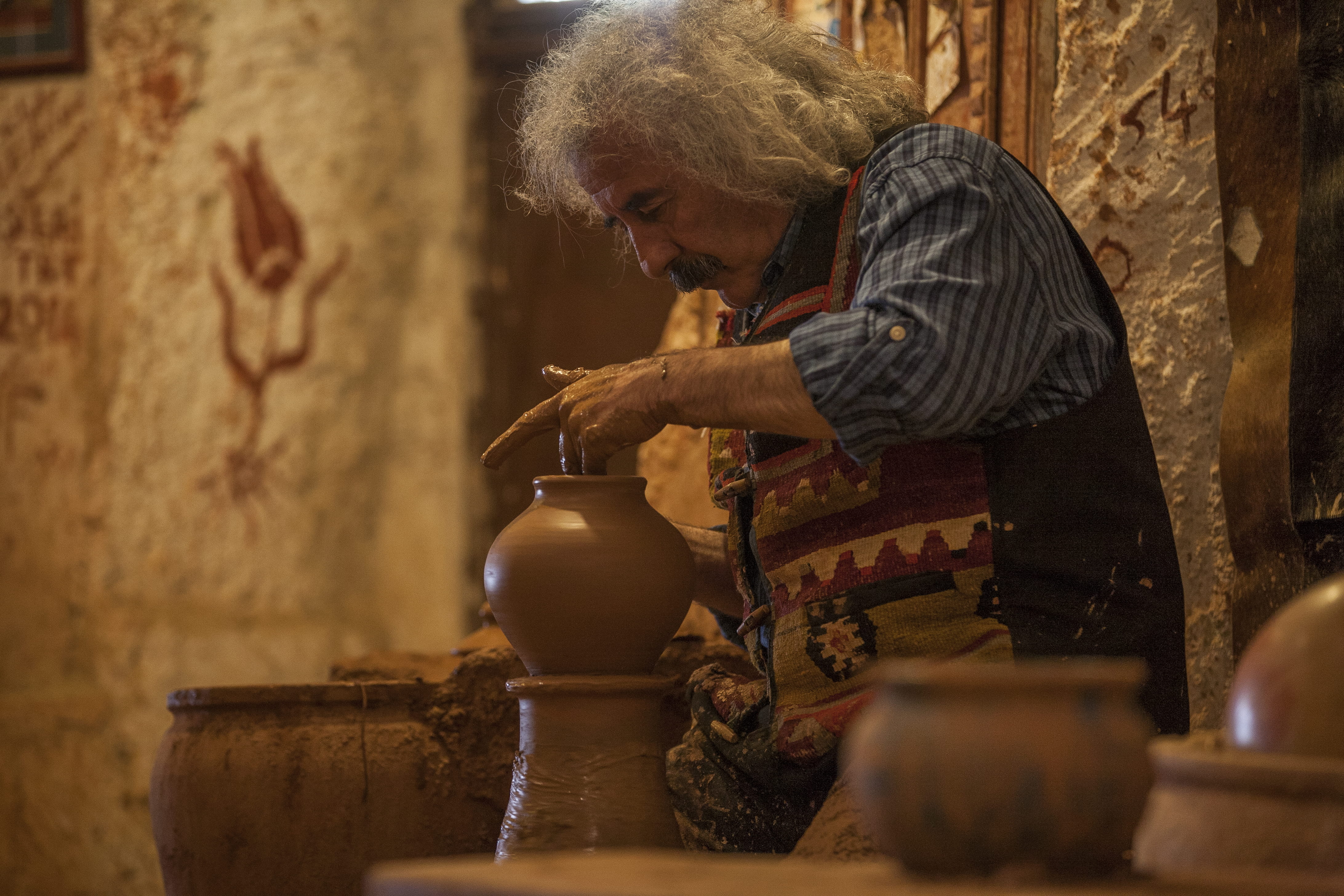 concentration, wood - material, adult, man, house, food, ceramicist, quilt, near, one person, cappadocia, selective focus, craftsperson, skill, creativity, HD Wallpaper
