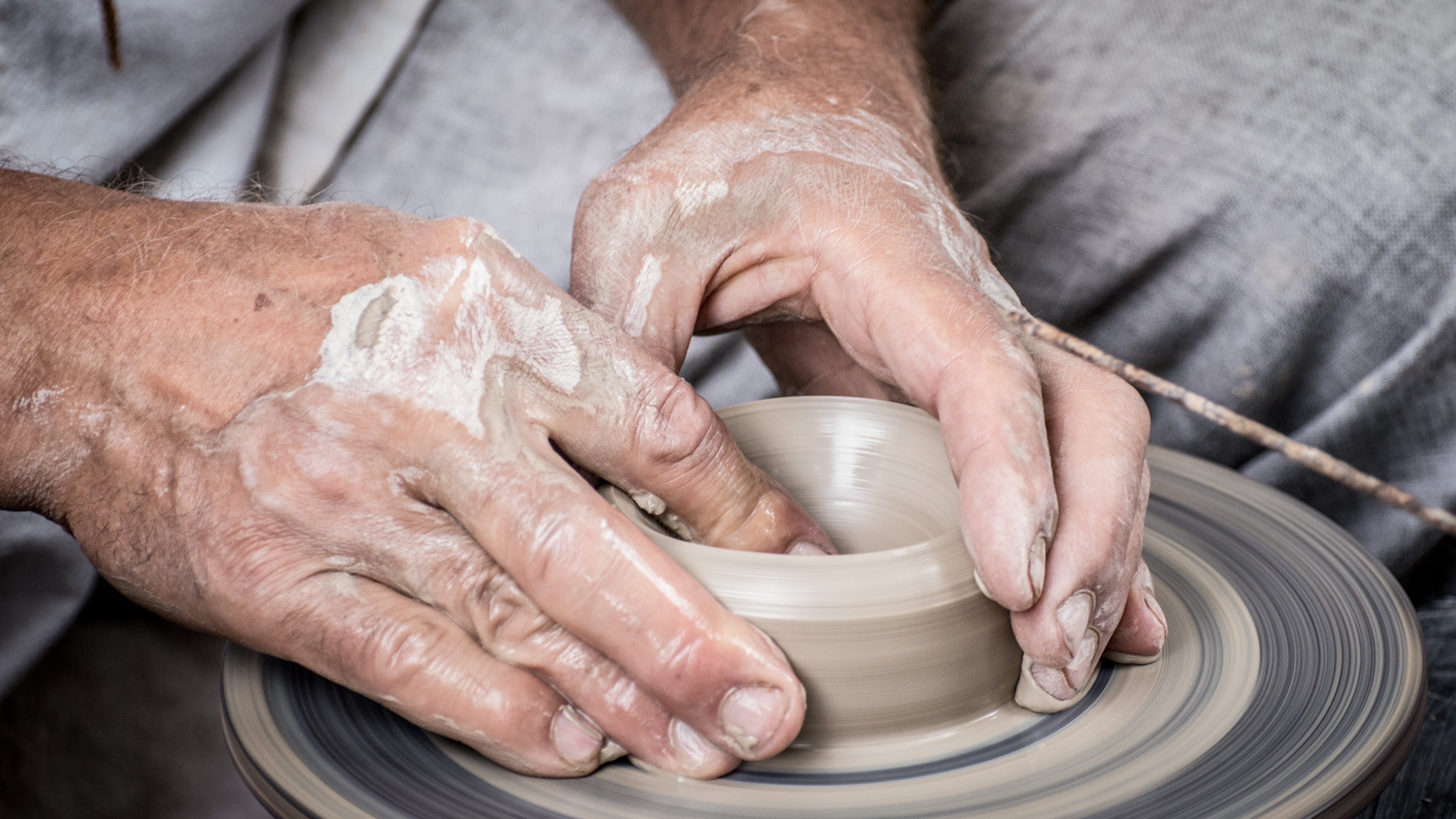 outdoors, craft, molding, potters wheel, mud, earthenware, 5K, potter, ceramics, one, human hand, keramikář, creativity, occupation, craftsperson, one person, HD Wallpaper