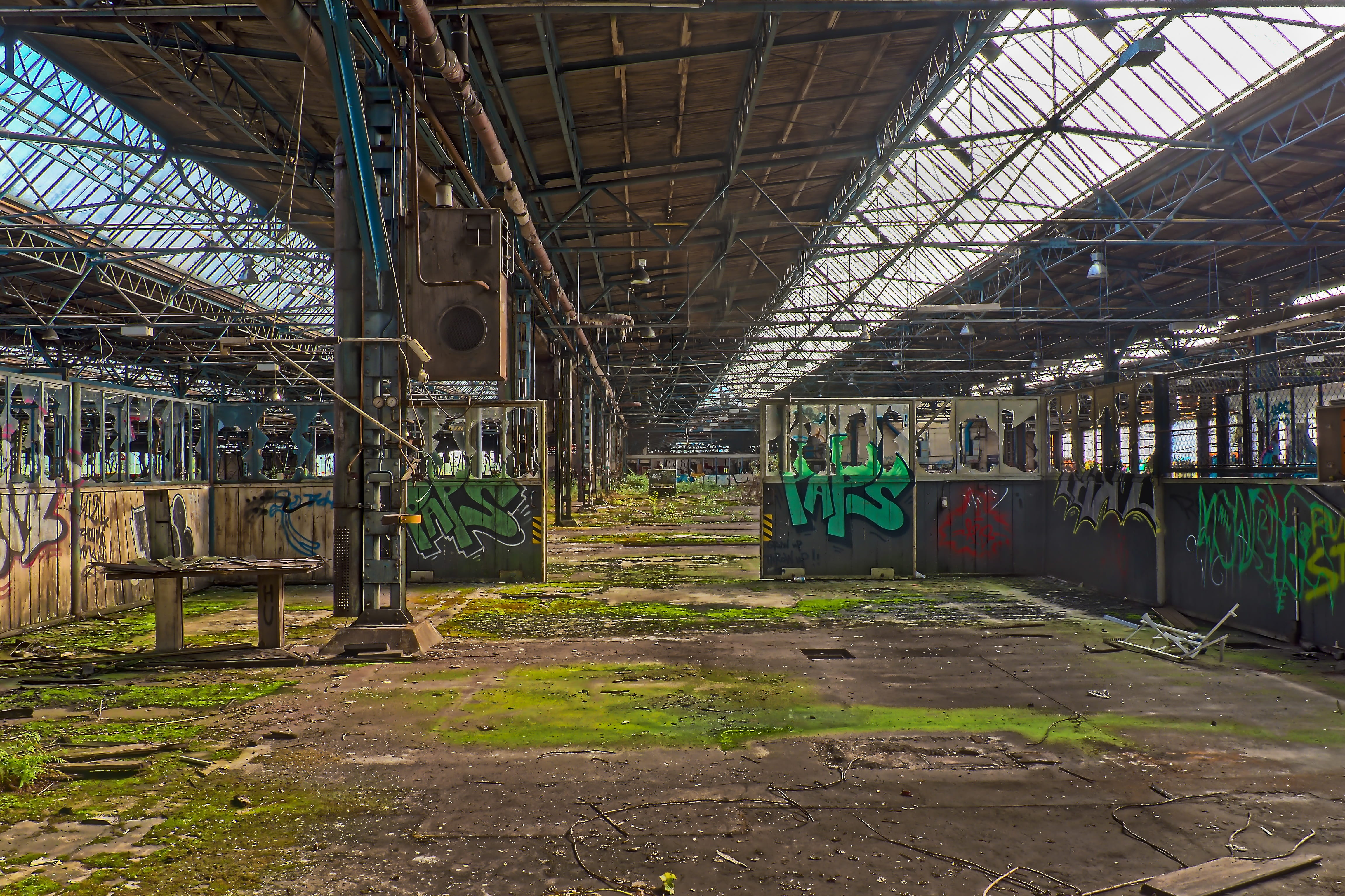 abandoned, broken, run-down, unused, absence, indoors, old, obsolete, dilapidated, lapsed, transient, weathered, past, hall, industry, train, passed, metal industry, HD Wallpaper