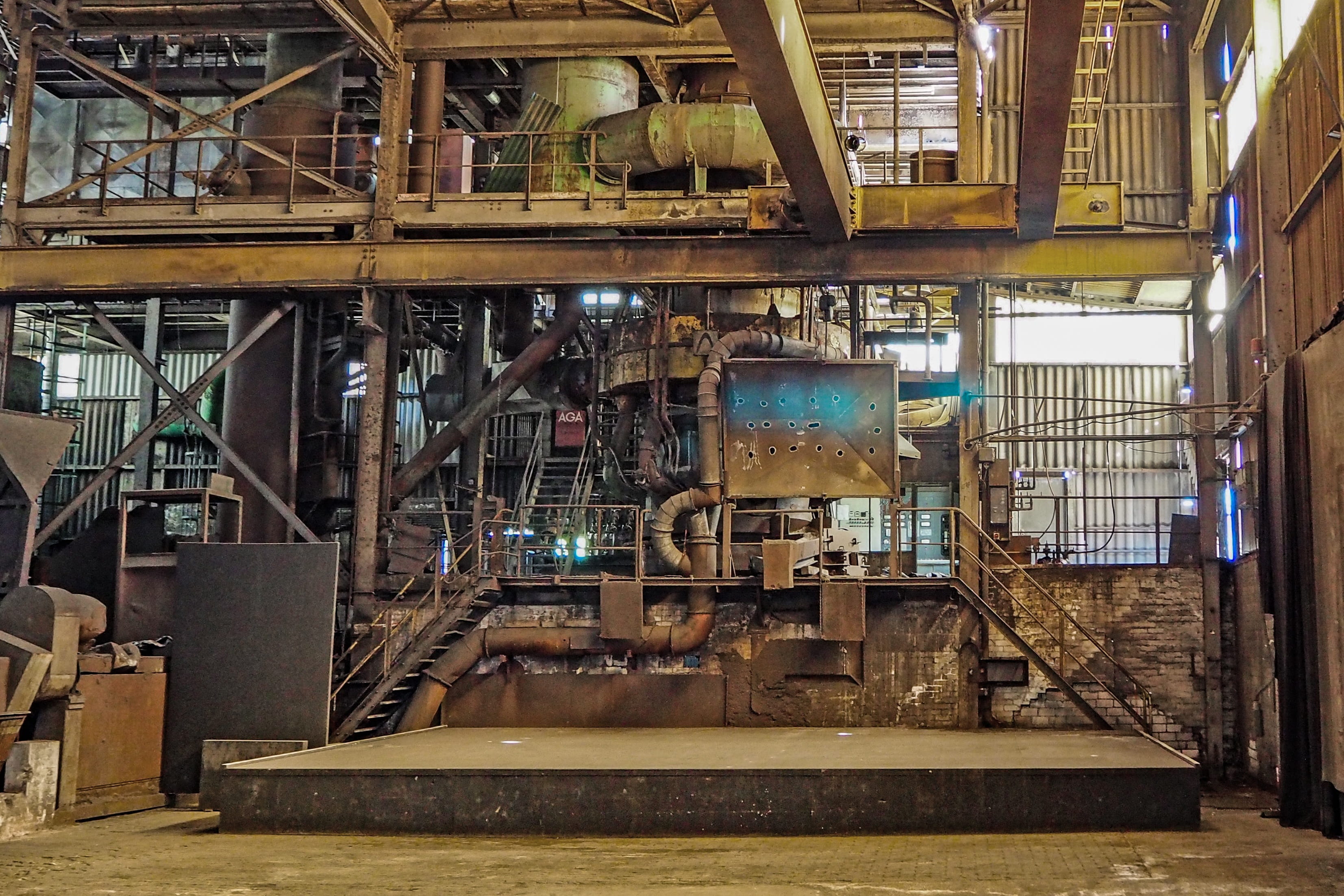 2K, business, day, maschinenhalle, industrial equipment, factory building, metal industry, machinery, shelf, industry, Building, staircase, no people, HD Wallpaper