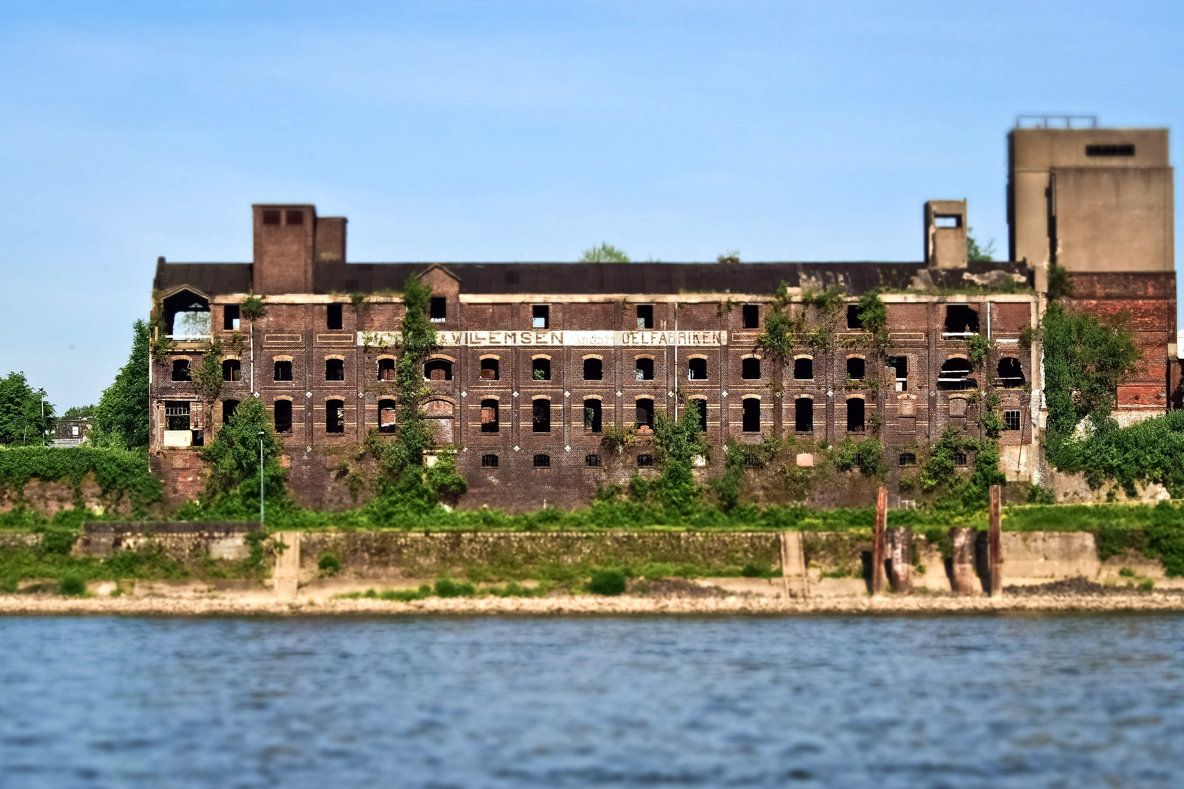decay, old warehouse, gloomy, river, old, the past, industrial building, water, atmosphere, tilt shift, leave, castle, masonry, forgotten places, lapsed, HD Wallpaper