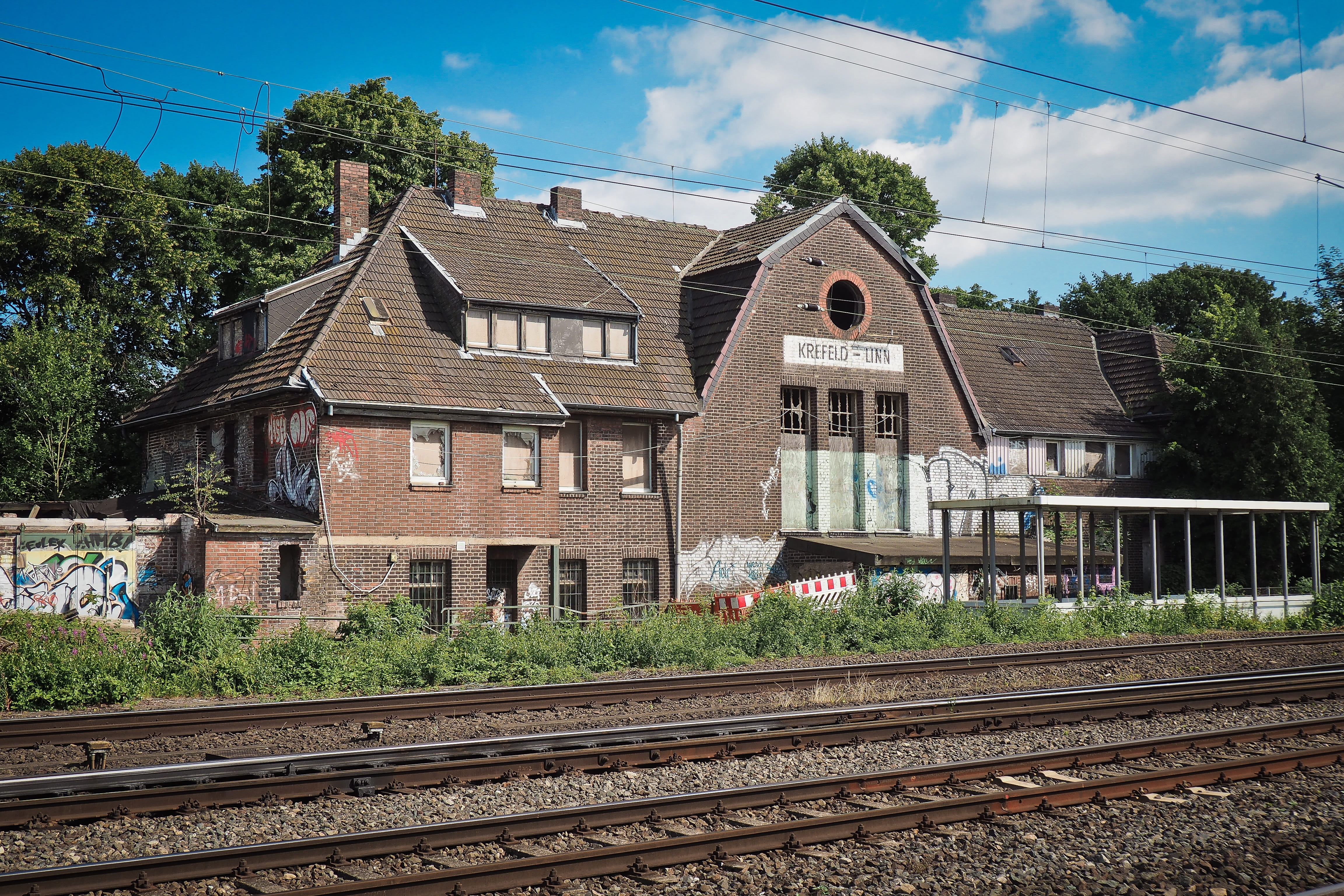seemed, transportation, nature, forget, broken, abandoned, architecture, passed, ailing, residential district, house, past, rail transportation, track, HD Wallpaper