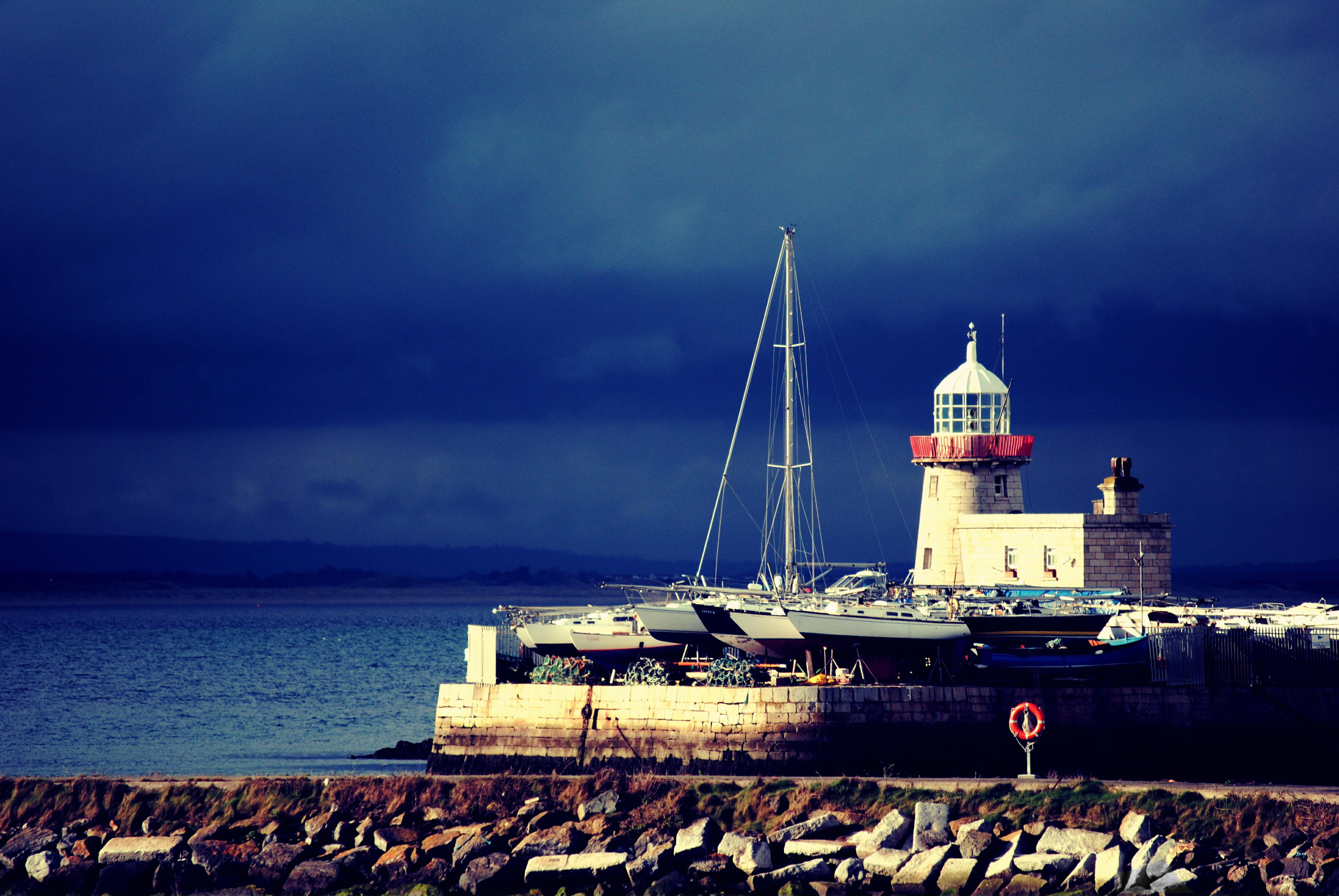 ocean, tower, pier, oil pump, lighthouse, no people, land, sea, nautical vessel, boats, beach, cloud - sky, Howth, sailboat, guidance, mode of transportation, HD Wallpaper