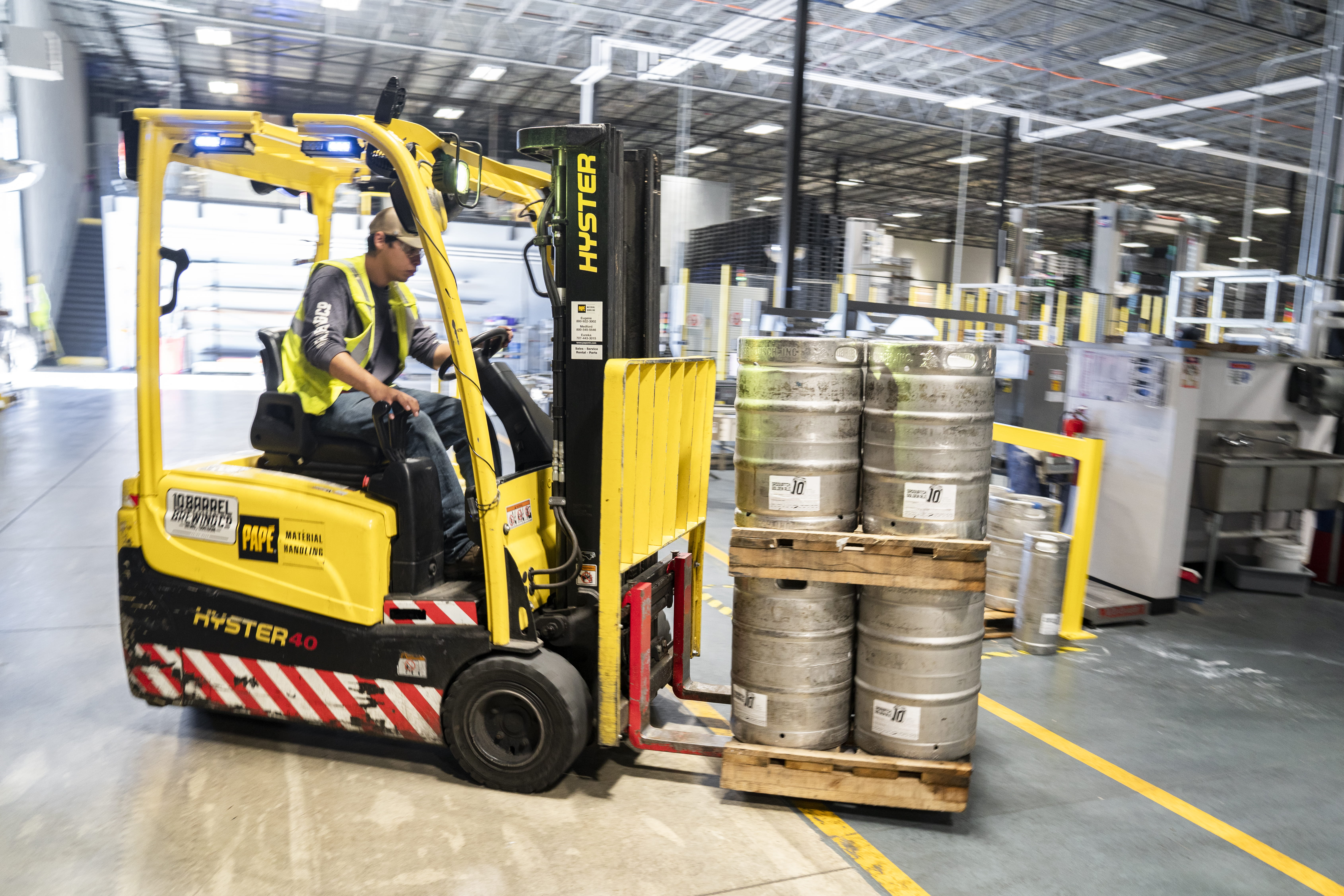 building, container, storage, forklift, business, crate, architecture, pallets, industry, indoors, 5K, men, warehouse, freight transportation, manufacturing equipment, HD Wallpaper