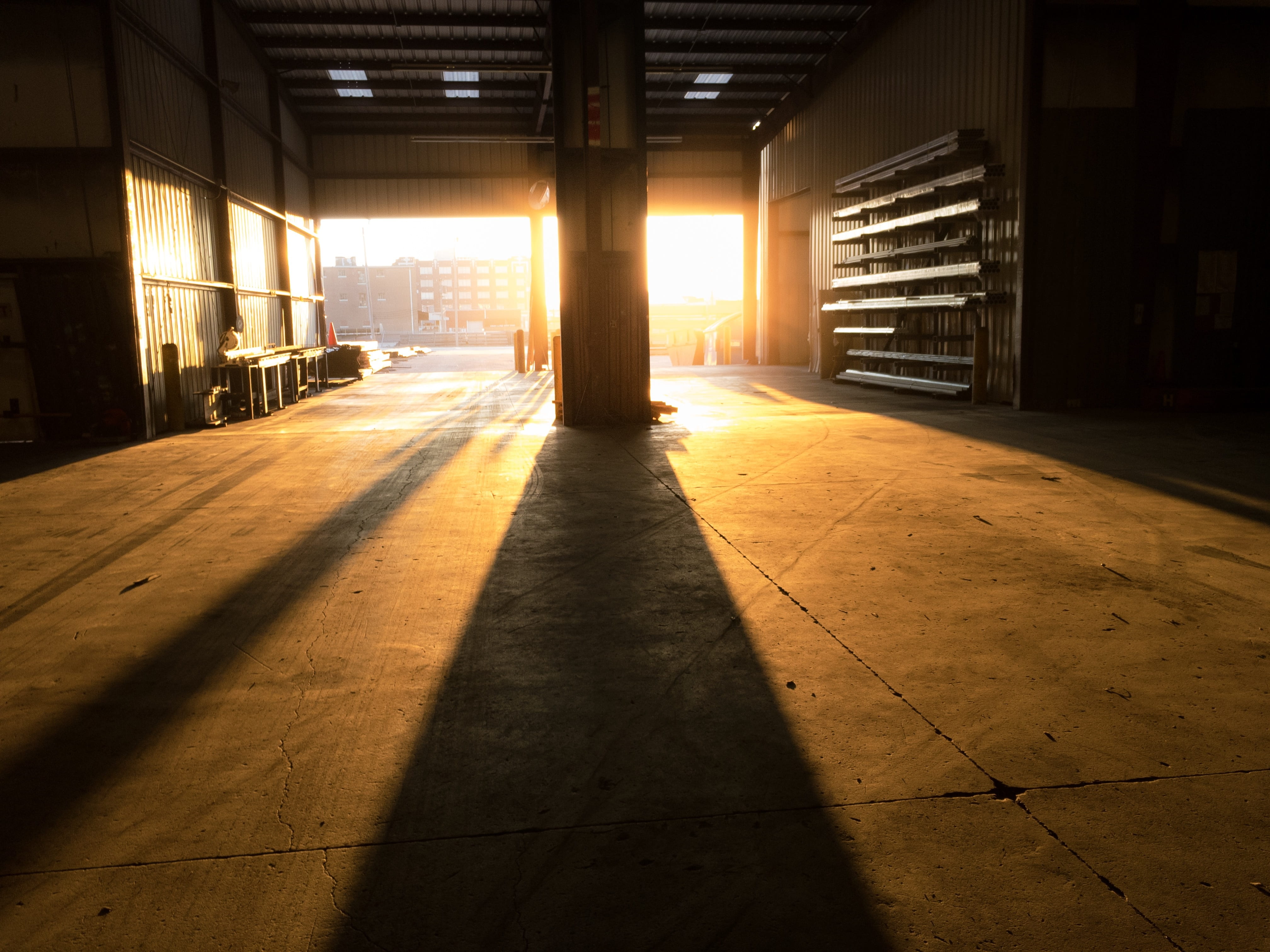 built structure, empty, garage, day, flooring, shipping, architectural column, shadow, tile, loading, storage, ceiling, industrial, bay, glowing, absence, HD Wallpaper