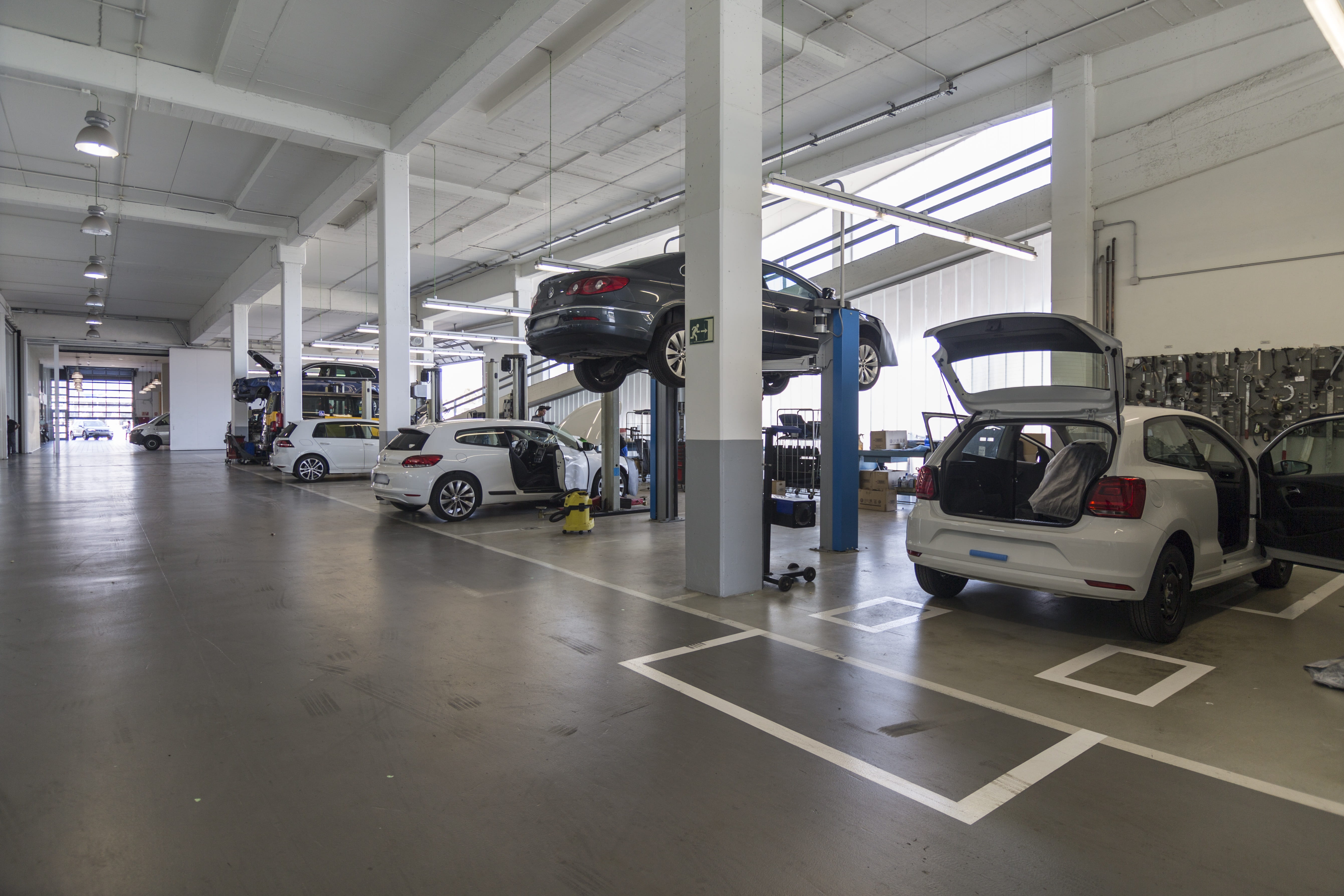 freight transportation, built structure, Architecture, motor vehicle, Volkswagen, auto, interior, absence, equipment, car, distribution warehouse, mode of transport, HD Wallpaper