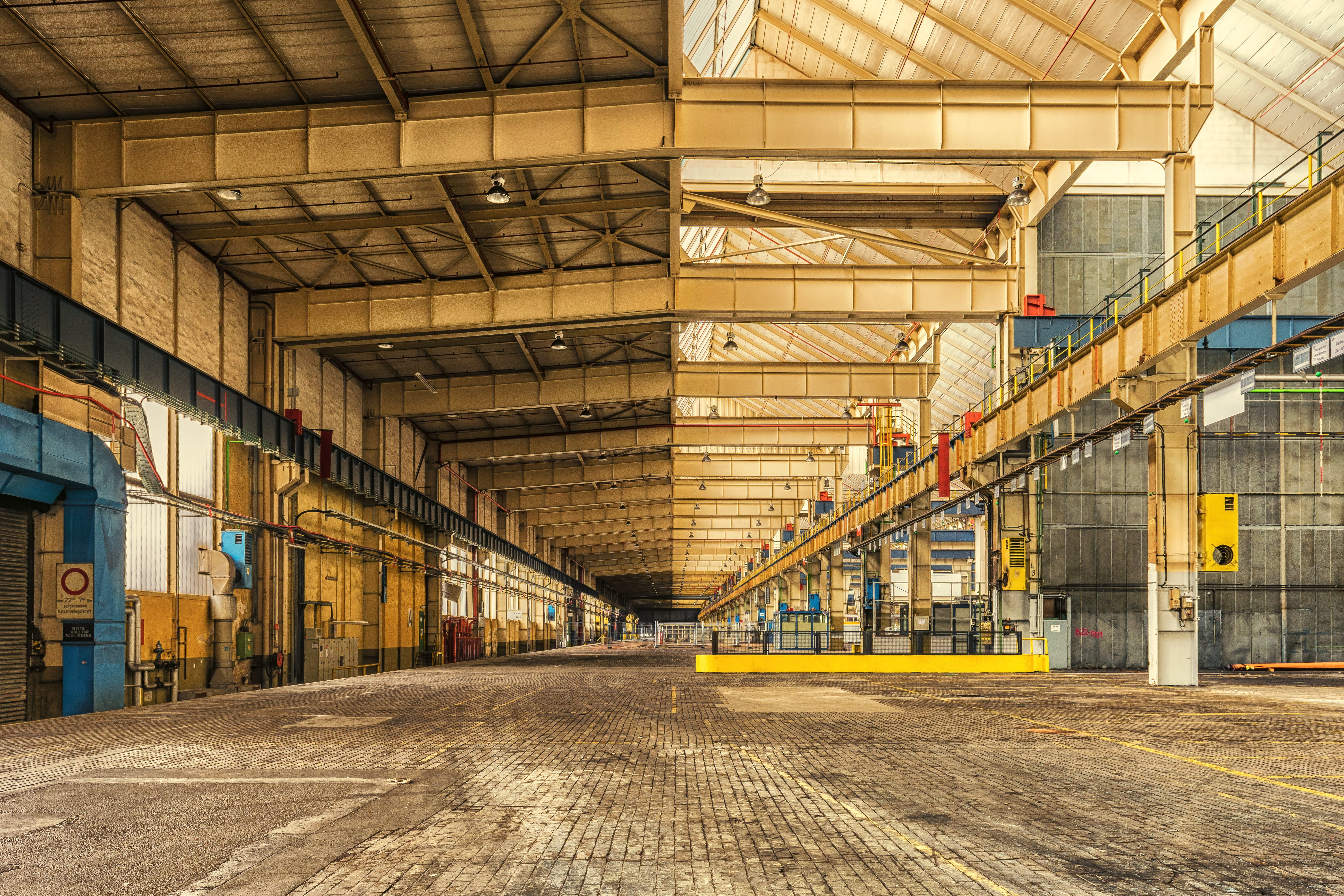 empty, large group of objects, daytime, hall, crane runway, leave, absence, 5K, ceiling, obsolete, building, shipping, architecture, pforphoto, lost places, HD Wallpaper