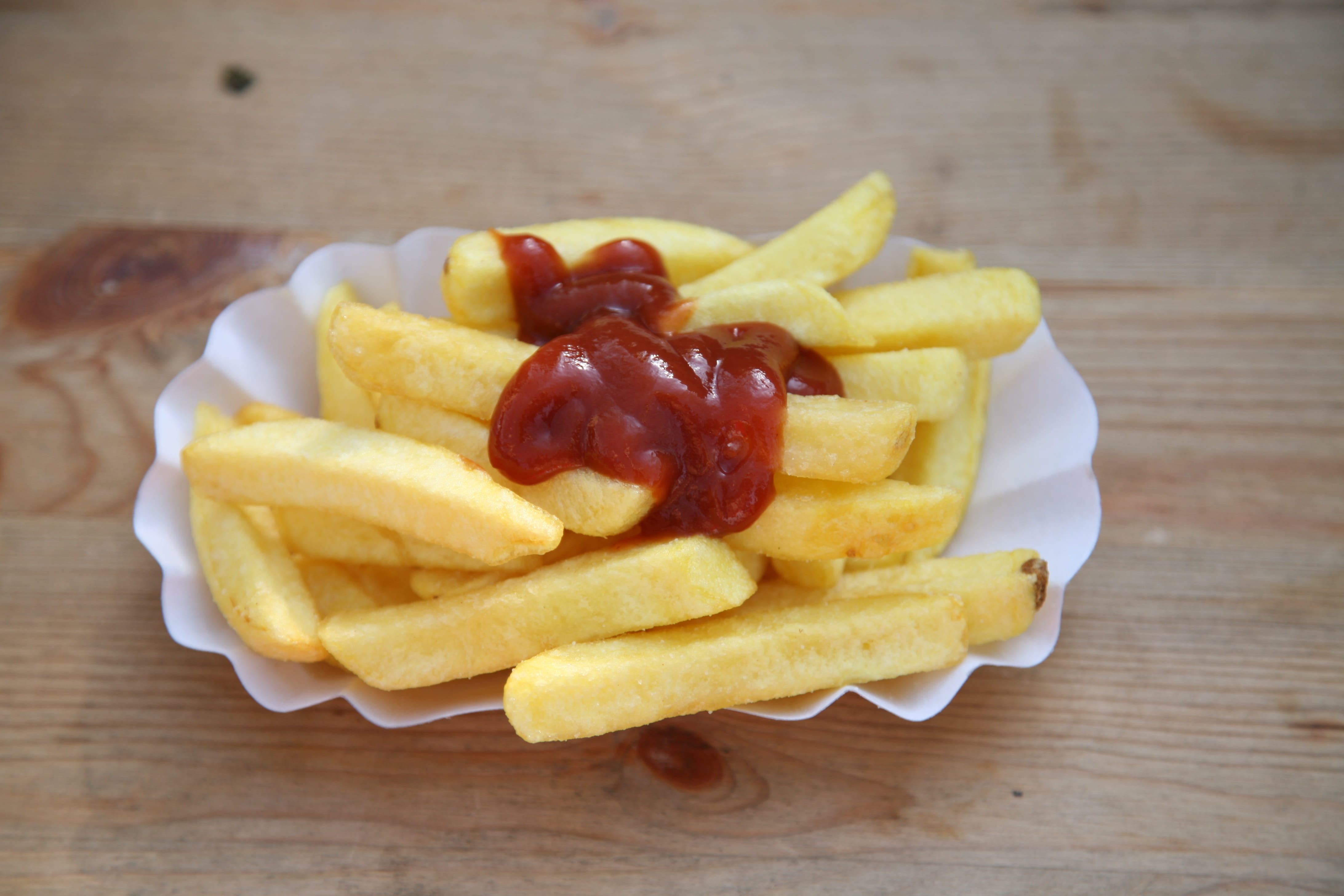 fat pastry, 4K, high angle view, ketchup, snack, tomato sauce, eat, deep fried, comfort food, unhealthy eating, potato, french fries, cardboard shell, HD Wallpaper