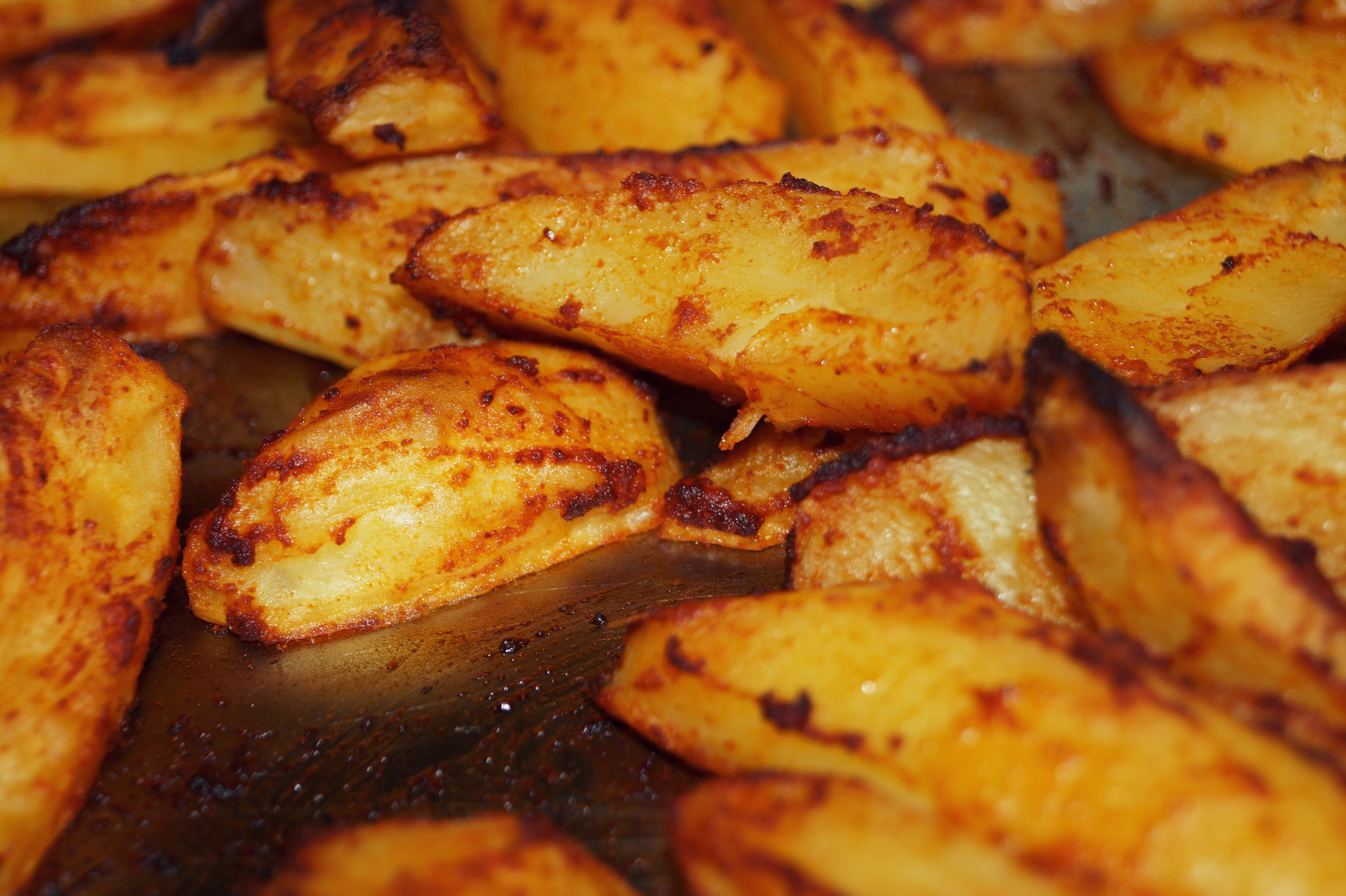 greasy, roasted, grilled, food, gourmet, 5K, food and drink, wellbeing, no people, chicken, indoors, meal, selective focus, potato corners, chicken meat, HD Wallpaper