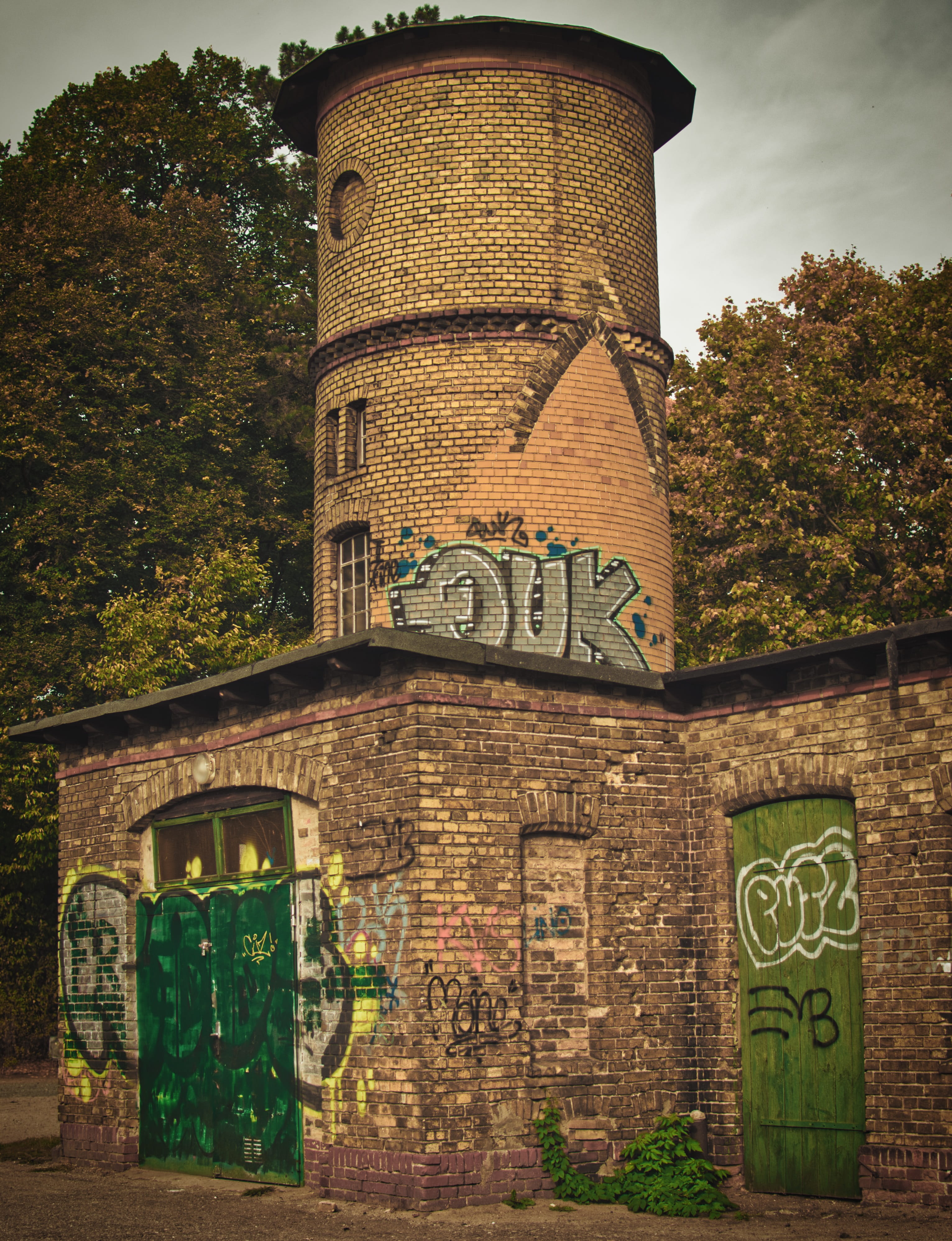 graffiti, outdoors, lapsed, tree, day, pforphoto, abandoned, plant, no people, low angle view, tower, message, shabby, empty, transience, communication, Phone HD Wallpaper