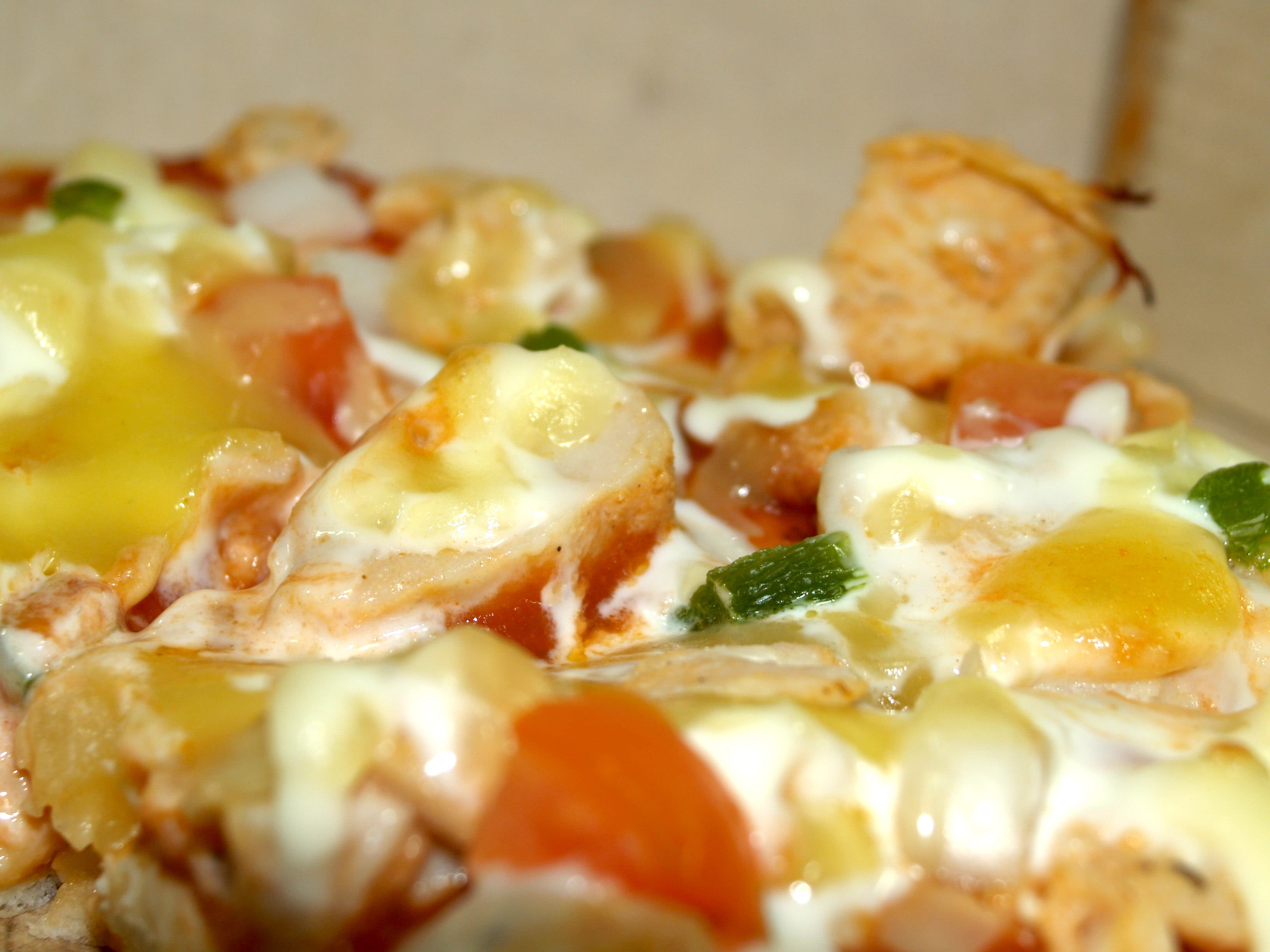 greasy, sliced, melted, pizza, mozzarella, dairy product, hot, homemade, cheese, meat, food and drink, salami, crust, sauce, dough, junk, meal, sausage, HD Wallpaper