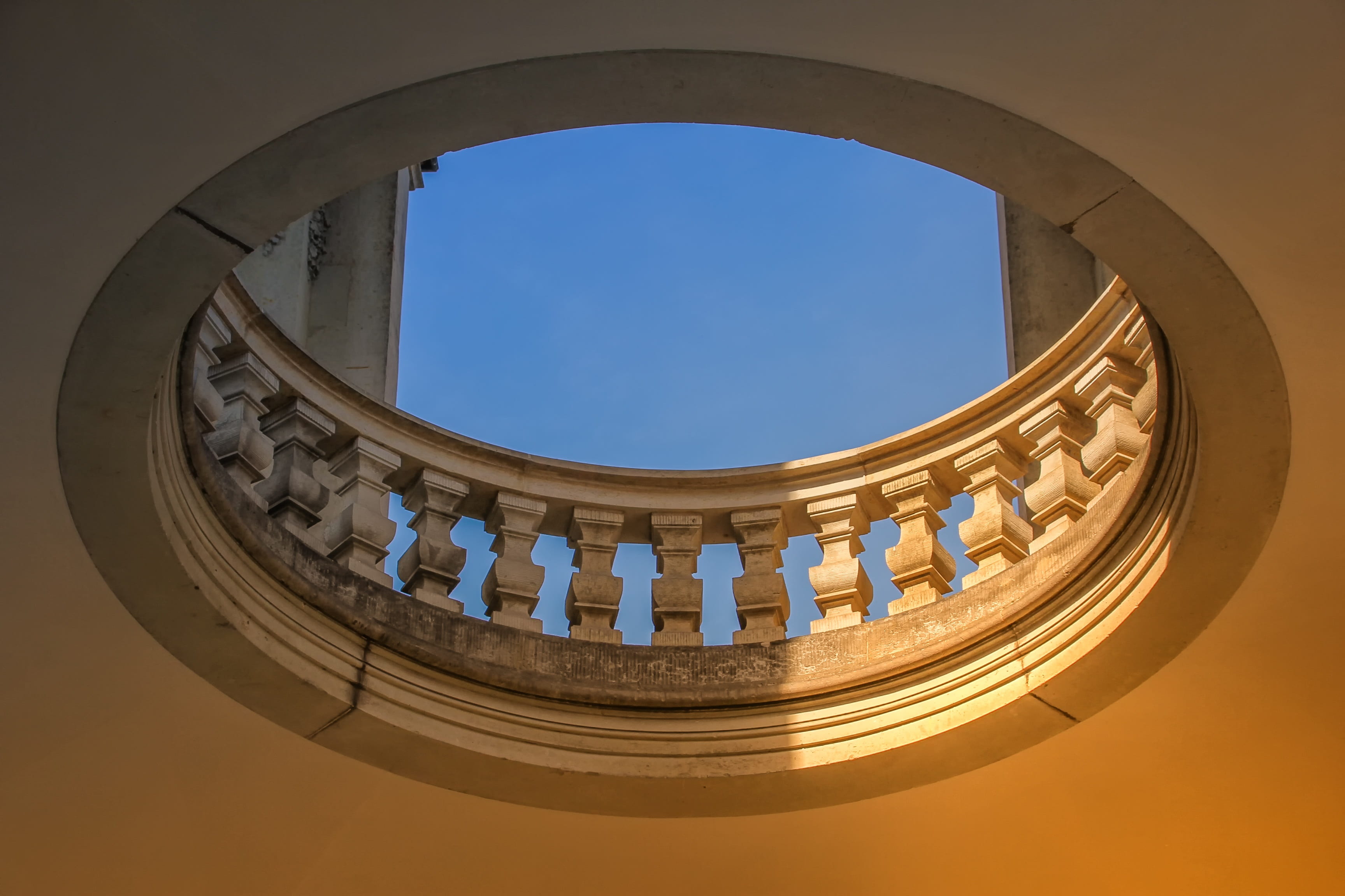 harmonious, building exterior, round, pillar, opening, district, sunlight, blanket, circle, directly below, the past, 2K, fence, incidence of light, day, HD Wallpaper