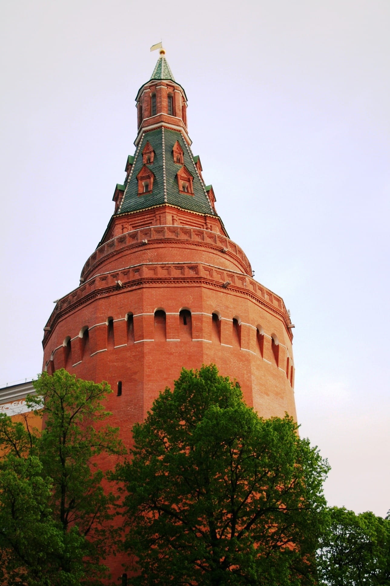 kremlin wall, 1080P, no people, tall - high, historic, day, corner, tourism, clear sky, faceted, plant, architecture, Cylindrical, built structure, outdoors, Phone HD Wallpaper