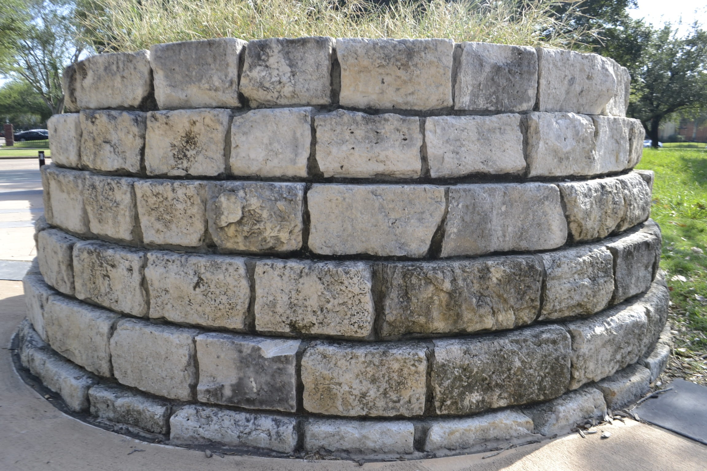 built structure, outdoors, round, stack, 1080P, houston texas playground, stone, wheel, stone - object, layers of bricks, outdoor, park, wishing well, HD Wallpaper