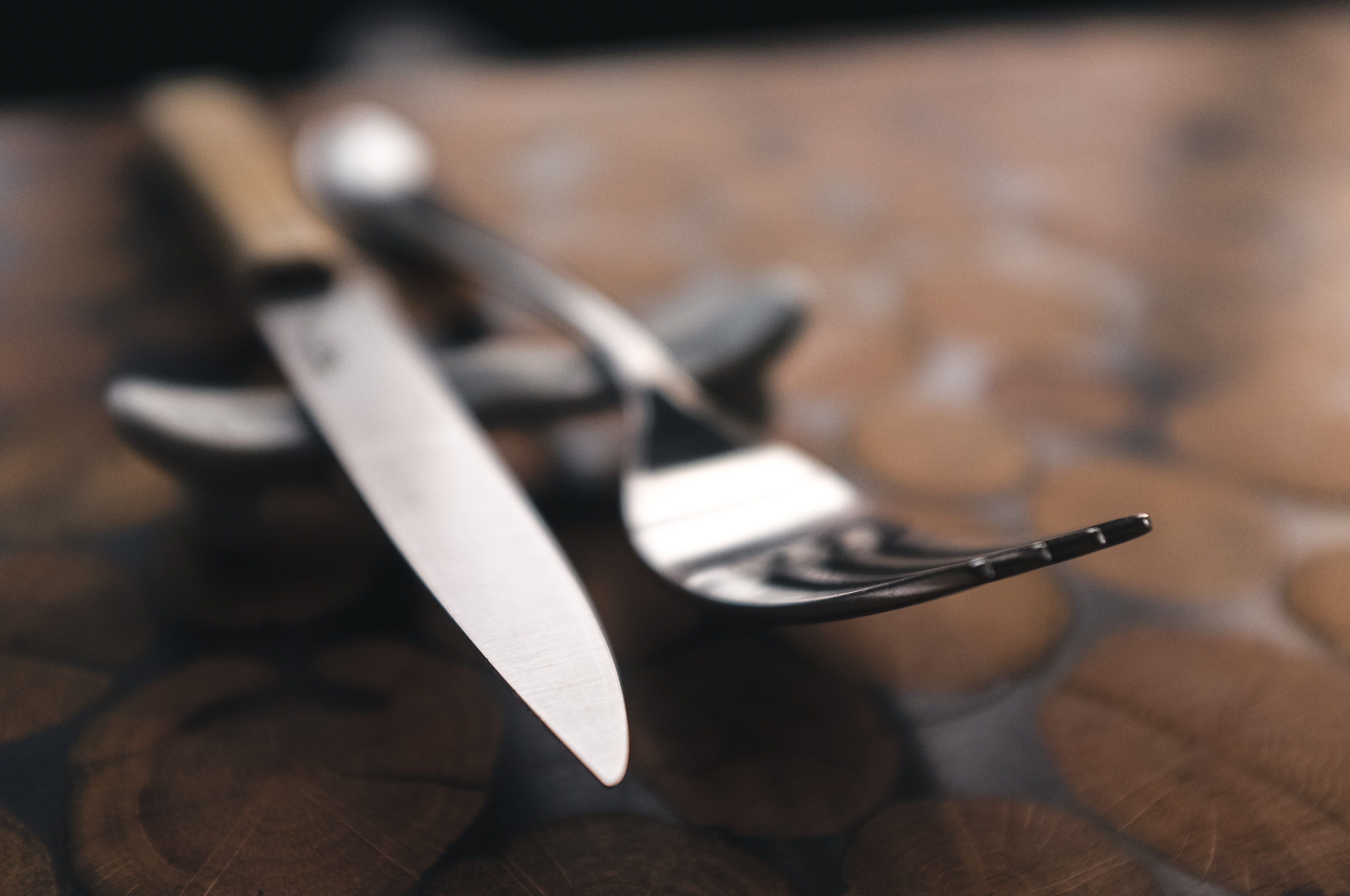 day, indoors, table Knife, Fork, metal, close up, silverware, household equipment, social issues, blade, alloy, eating utensil, close-up, no people, table, HD Wallpaper