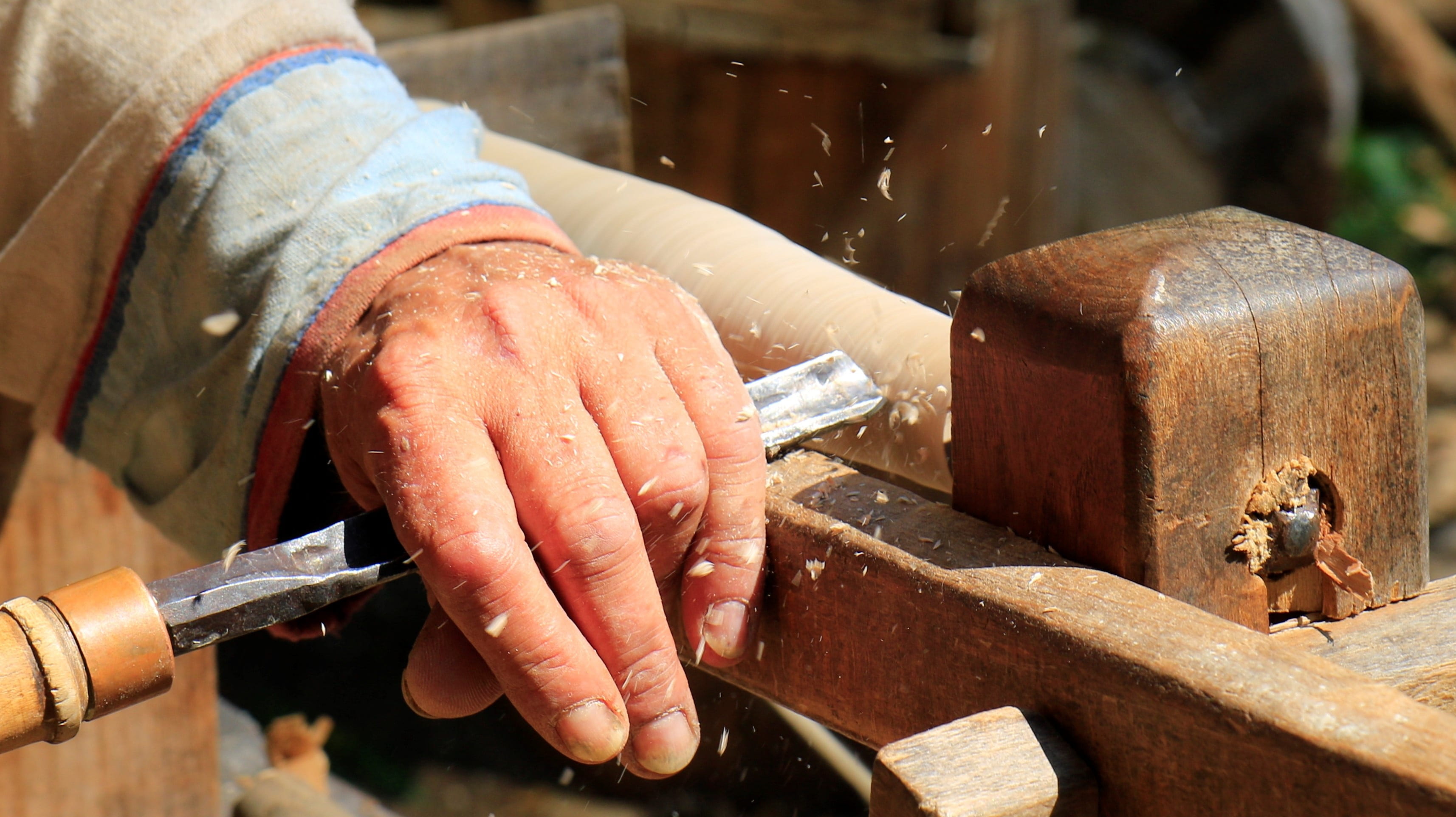 finger, wood - material, close-up, focus on foreground, hand, men, art and craft, human body part, person, craftsmen, chisel, human hand, craft, one person, HD Wallpaper