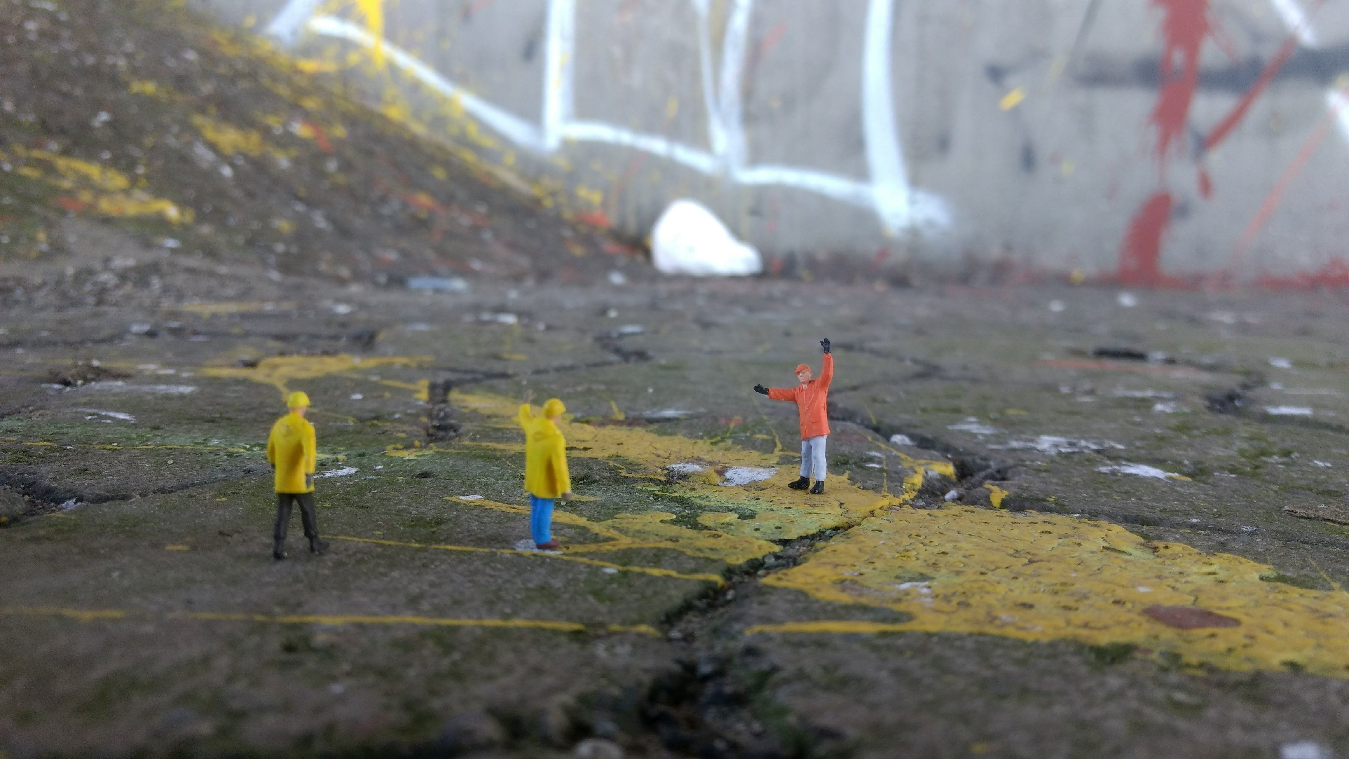 rear view, day, work, art, little man, full length, people, miniature, selective focus, 1 87, rusty, security, work clothes, city, h0, men, old, figurine, HD Wallpaper