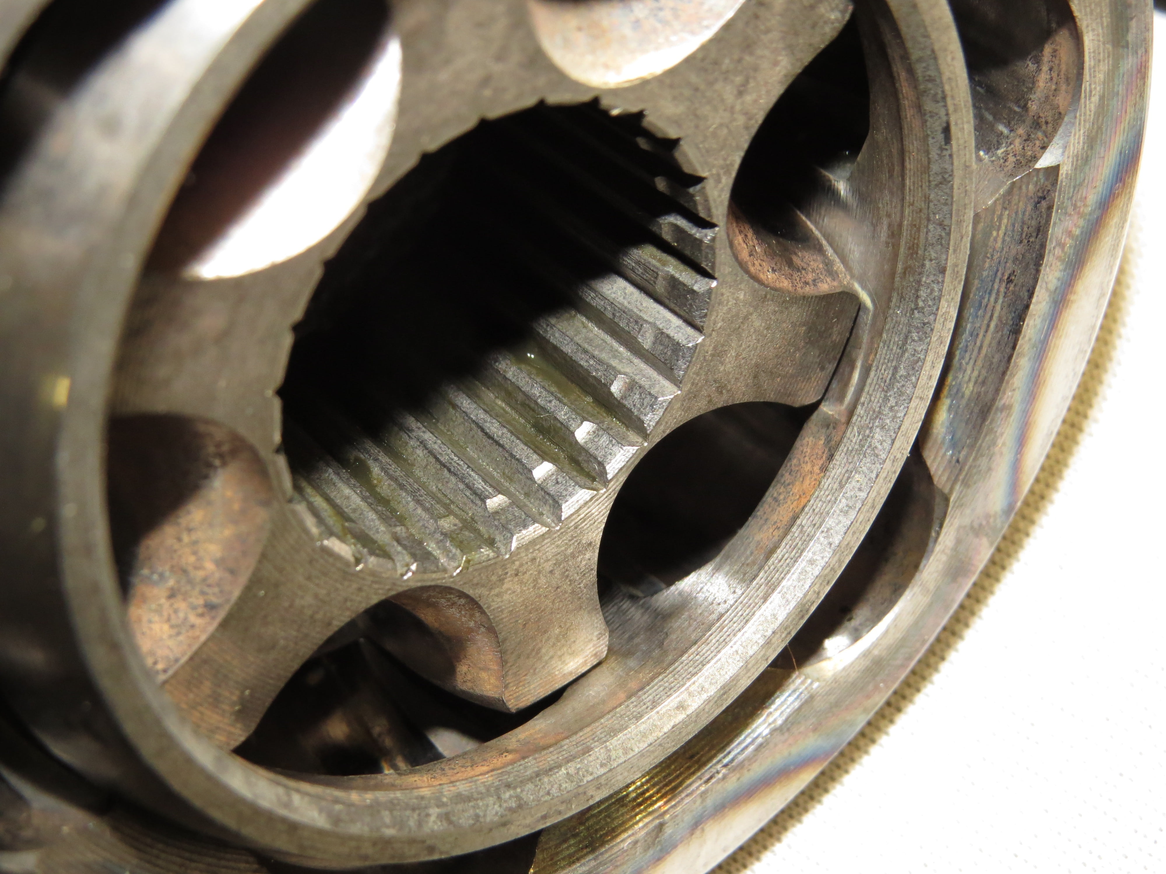 old, close-up, metal, animal themes, splines, shape, wheel, machine part, machinery, iron - metal, man made object, drive shaft, high angle view, equipment, HD Wallpaper