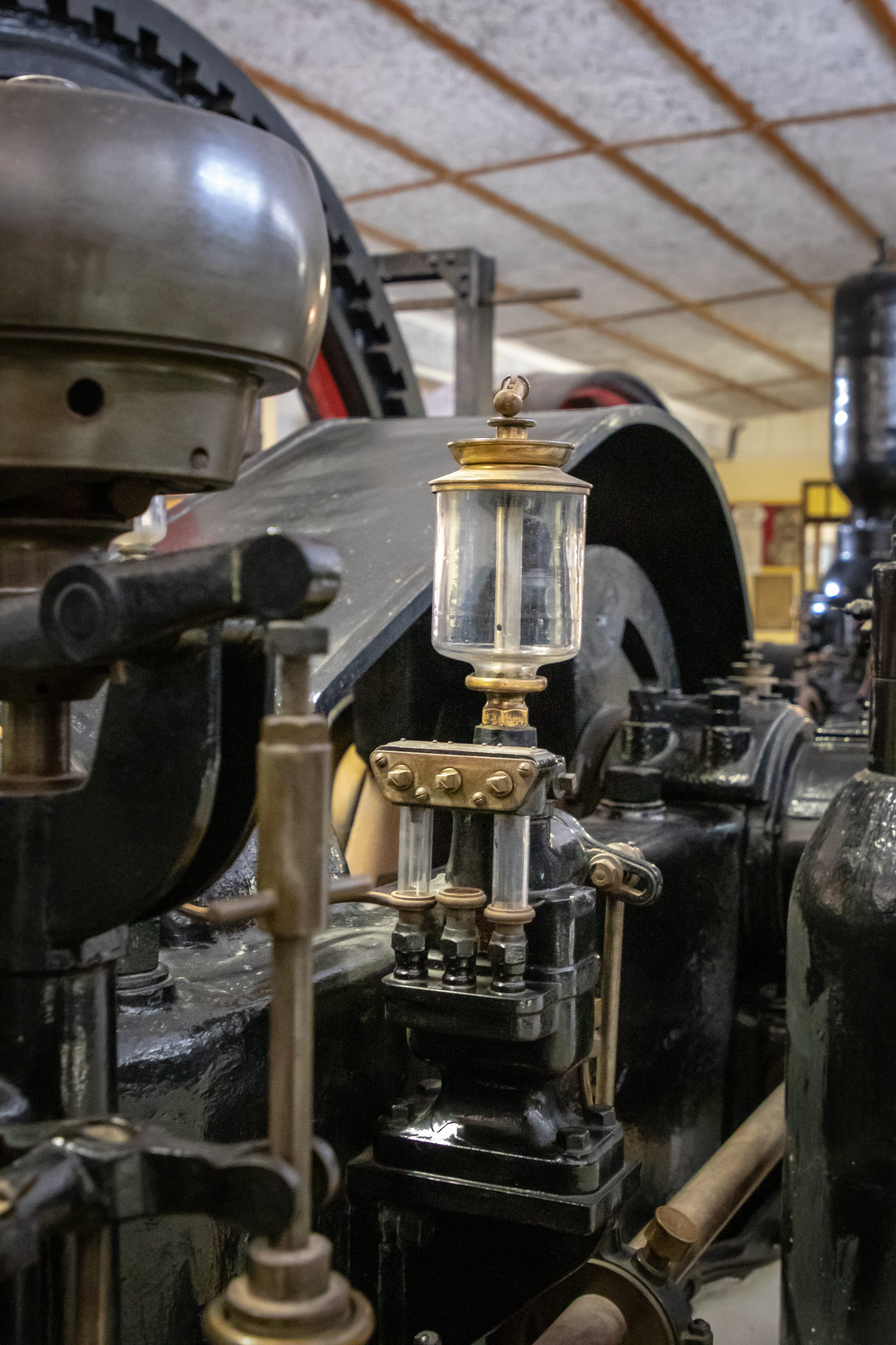 machine, transportation, generator, locomotive, vehicle, engine, lathe, spoke, no people, train, close-up, metal, retro styled, factory, apparel, helicopter, Phone HD Wallpaper