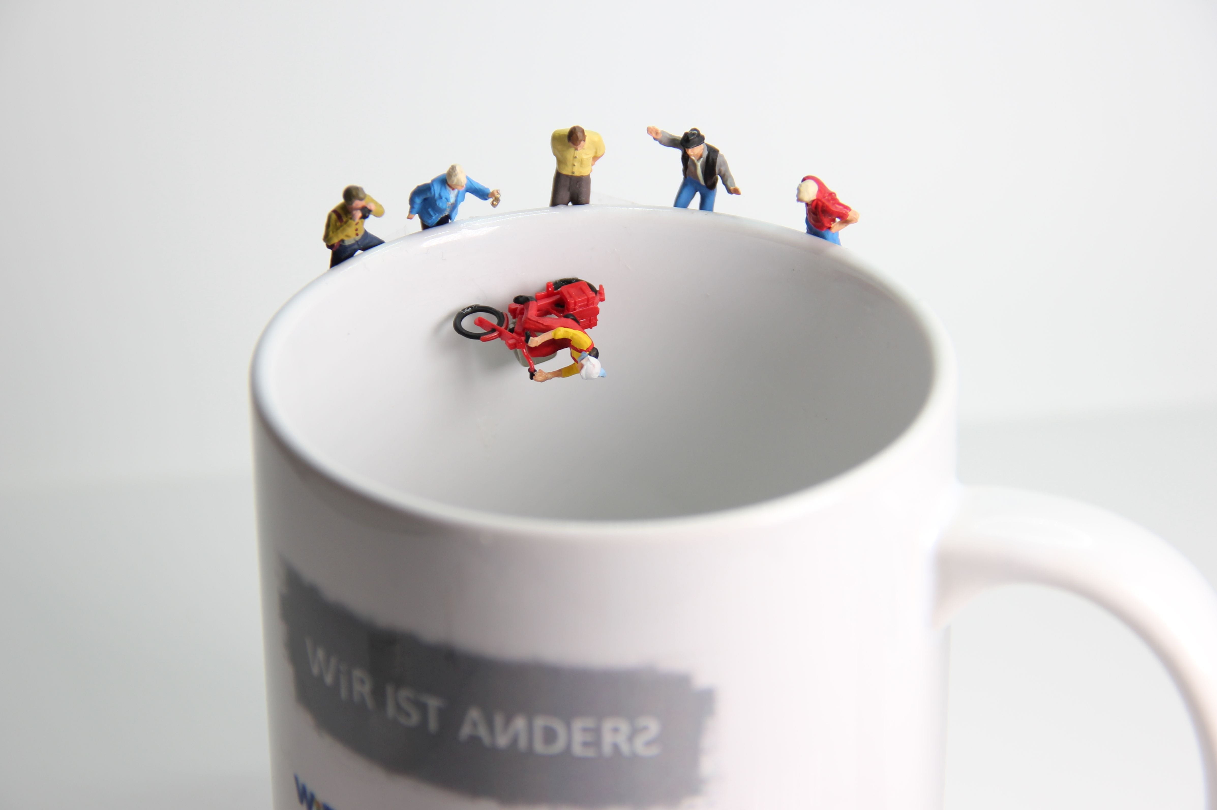 figurine, humorous, cut out, maurer, miniature, little man, moped, coffee - drink, lüttje, year market, close-up, steep wall, food and drink, acrobatics, HD Wallpaper