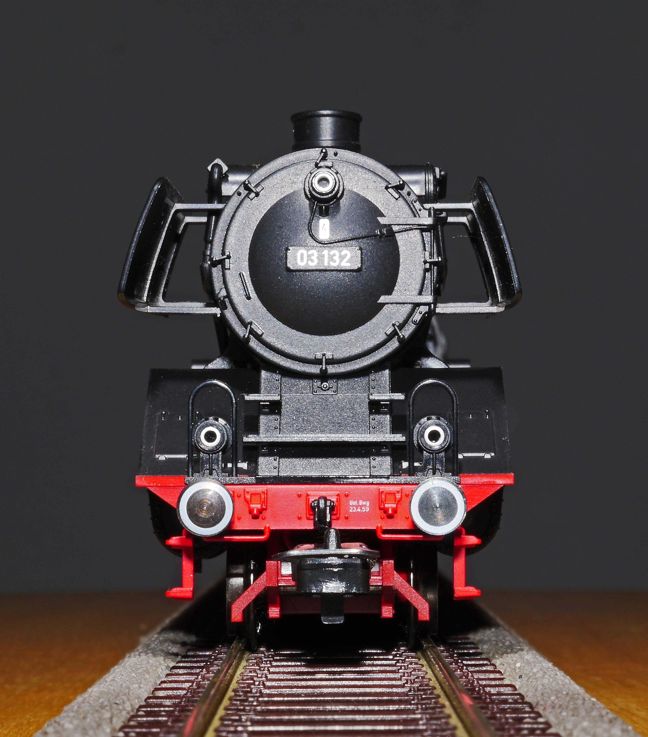 no people, scale h0, train - vehicle, old, retro styled, steam locomotive, toys, br 03, deutsche bundesbahn, black background, br03, 1 87, indoors, model railway, Phone HD Wallpaper