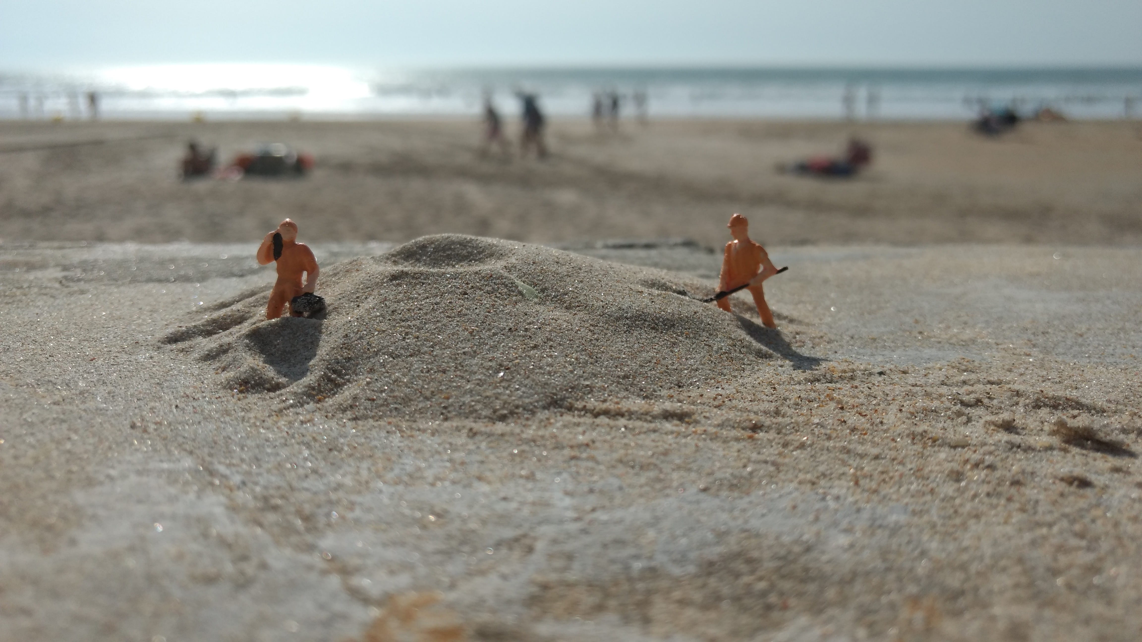 horizon over water, real people, water, day, sky, trip, surface level, h0, outdoors, miniature figures, sea, craftsmen, group of people, 1 87, 4K, model, HD Wallpaper