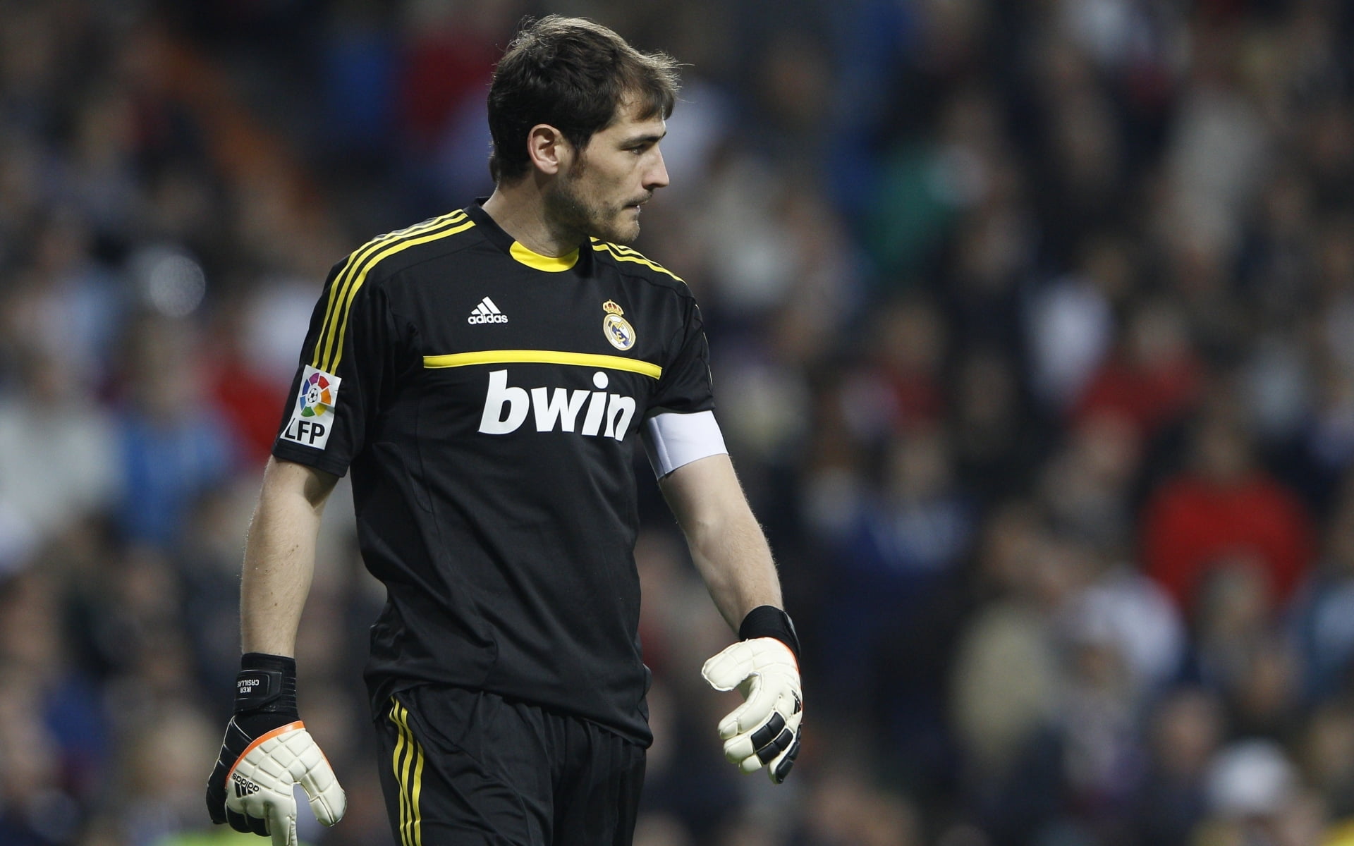 waist up, cf, stadium, men, 1080P, black, spectator, security, protection, focus on foreground, looking, madrid, sport, safety, crew, neck, incidental people, HD Wallpaper
