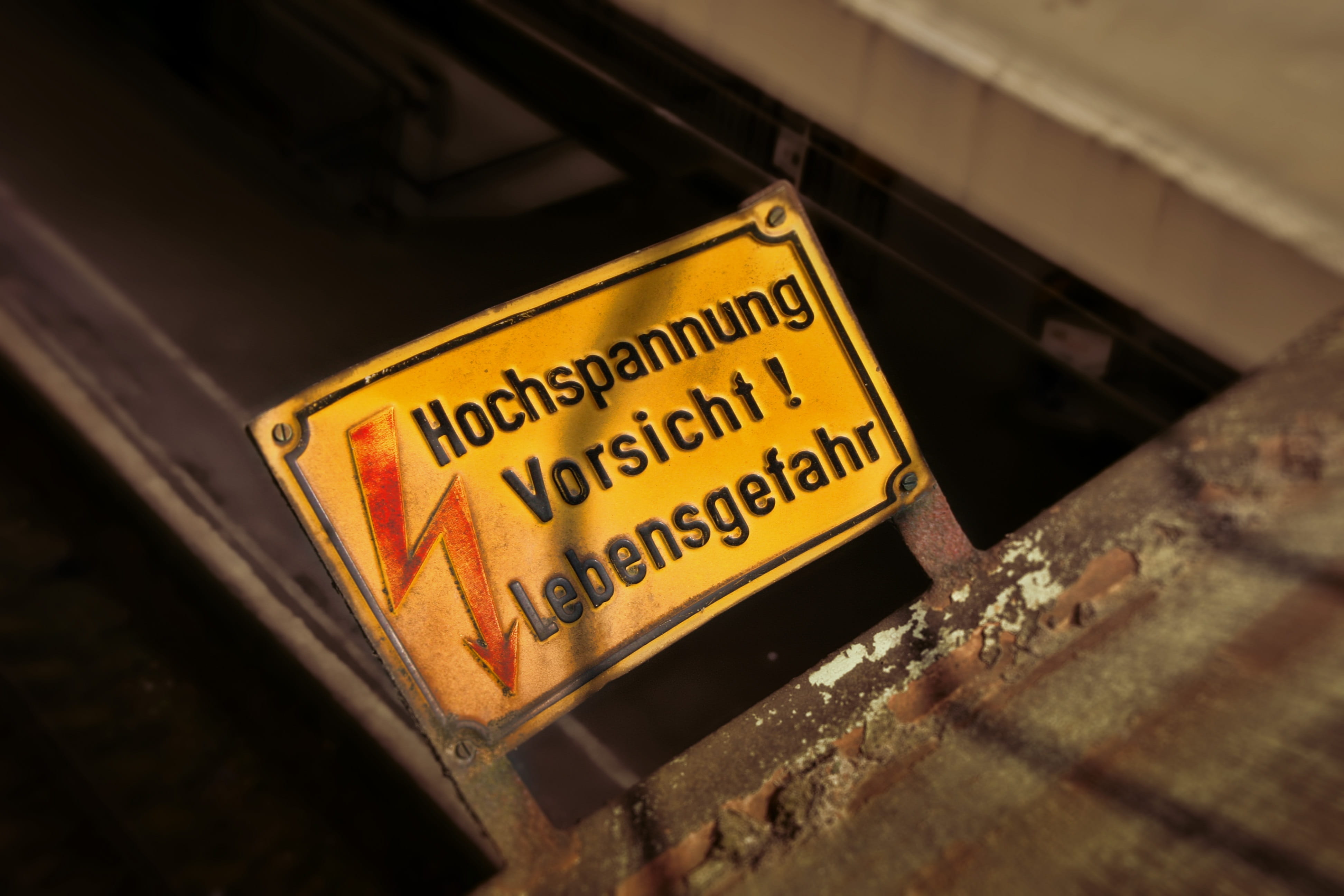 risk, electricity, broken, note, text, business, illuminated, danger, ban, close-up, guidance, street sign, industry, no people, architecture, travel, yellow, HD Wallpaper