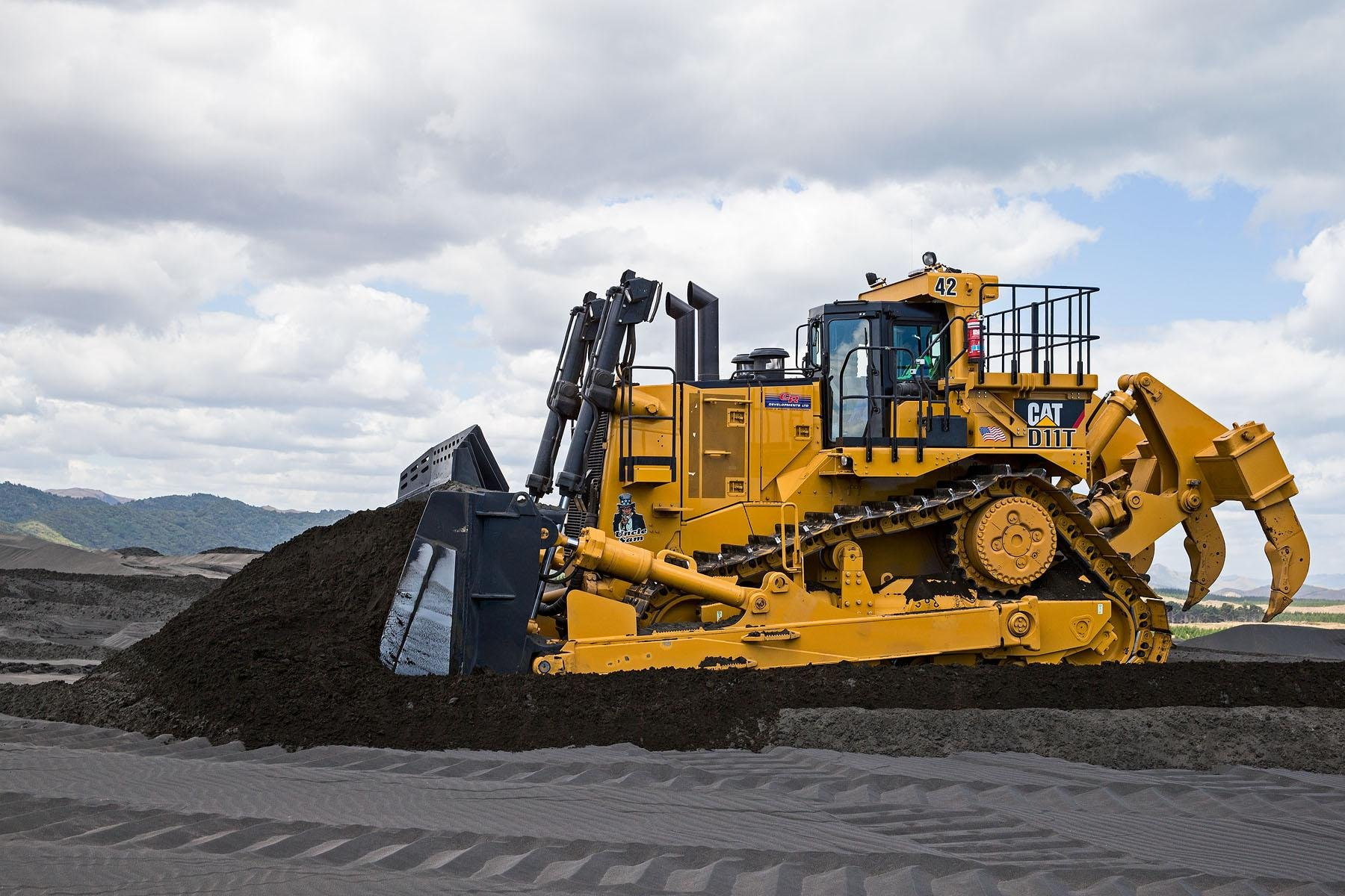 caterpillar, 720P, d11t, HD Wallpaper