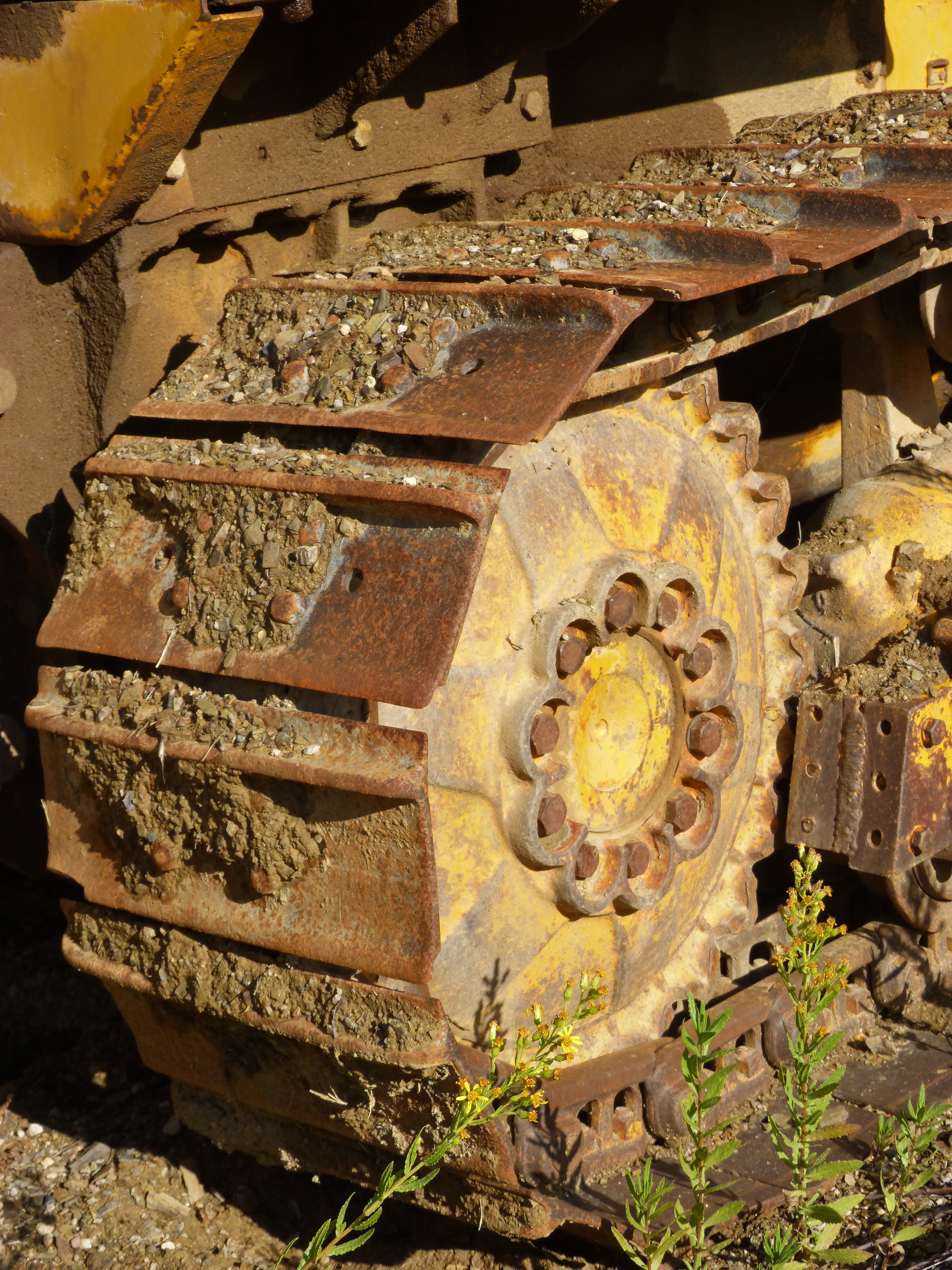 caterpillar, antique, connection, decline, Machinery, damaged, rusty, indoors, no people, Backhoe, time, weathered, wheel, Retro, close-up, 4K, run-down, Phone HD Wallpaper