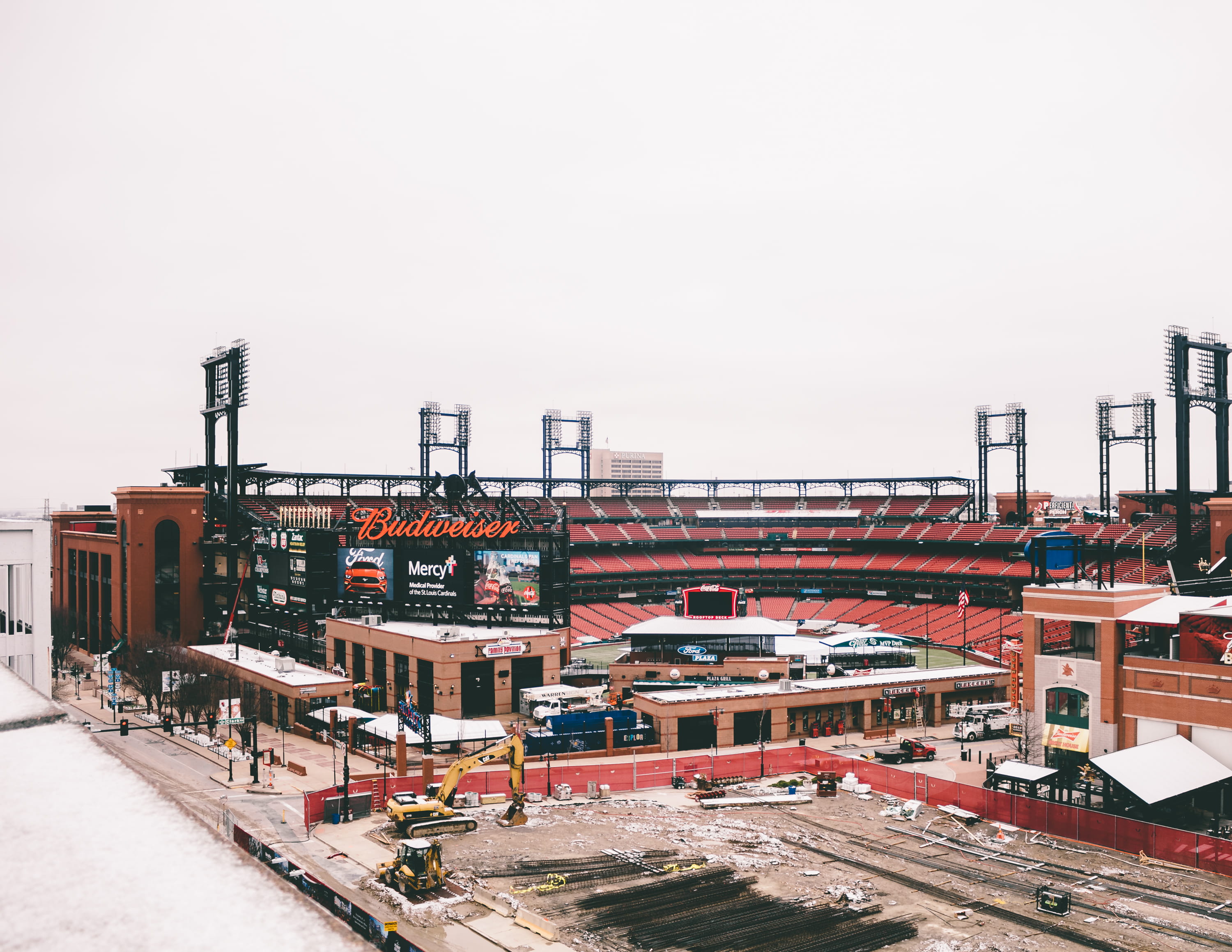 train, baseball, construction, mlb, urban, signage, outdoors, building exterior, building, high angle view, city, town, built structure, neighborhood, transportation, HD Wallpaper