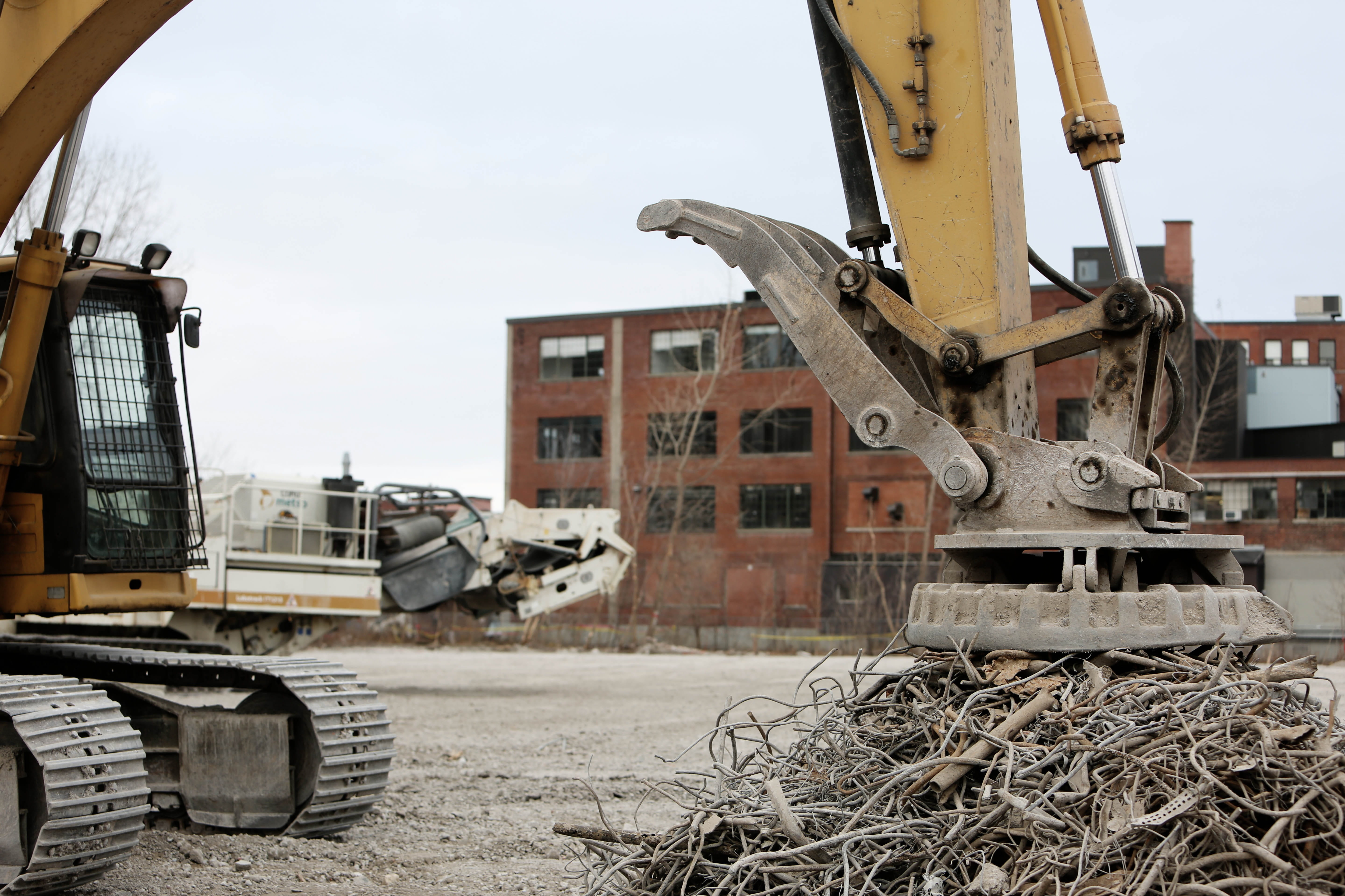 mode of transportation, iron, no people, steel, metal, land vehicle, waste, sky, trash, scrapyard, deterioration, construction, abandoned, 5K, junk, damaged, HD Wallpaper