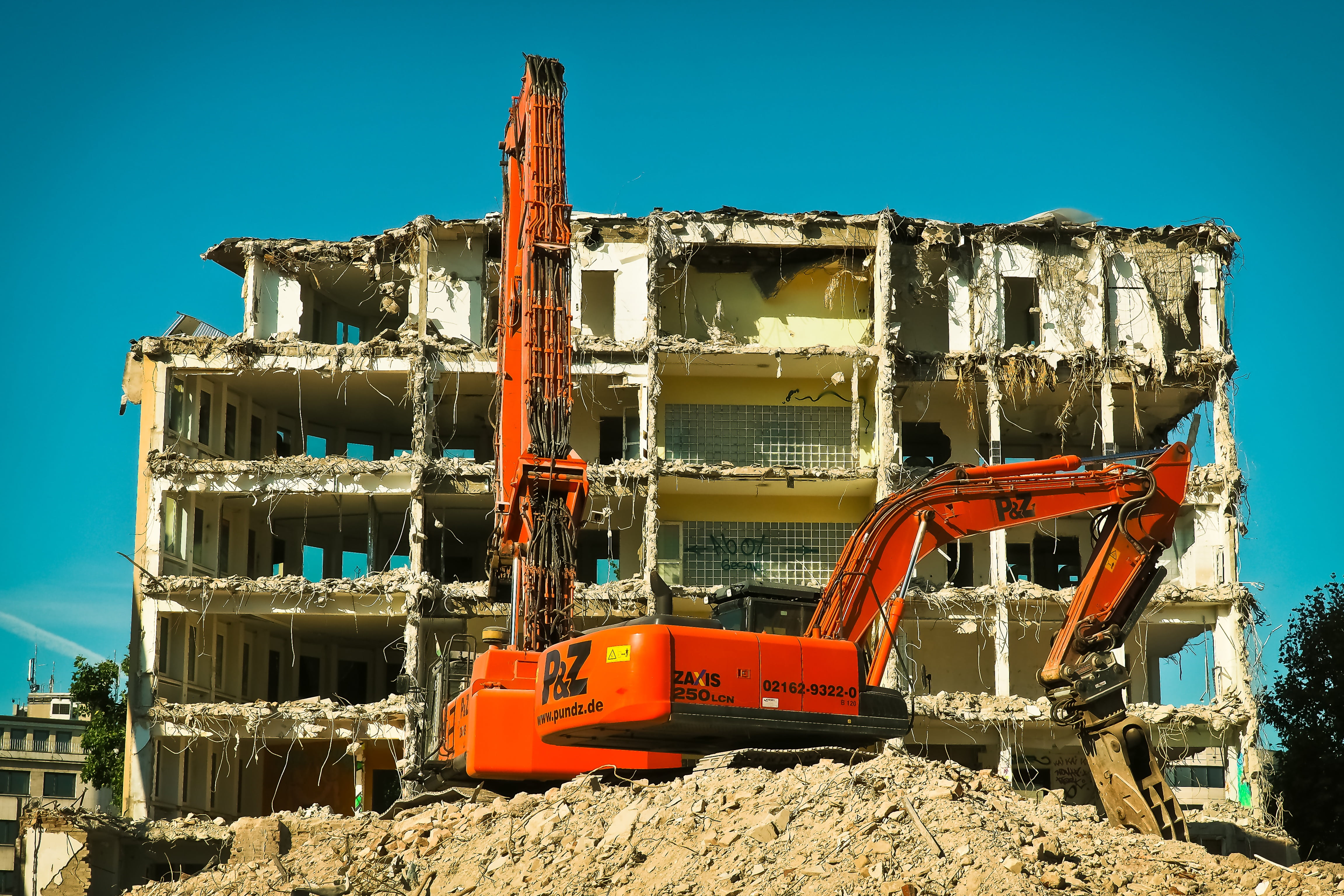 day, machinery, home, mode of transportation, transportation, deterioration, ruined, site, earth Mover, düsseldorf, downtown, construction work, clear sky, HD Wallpaper