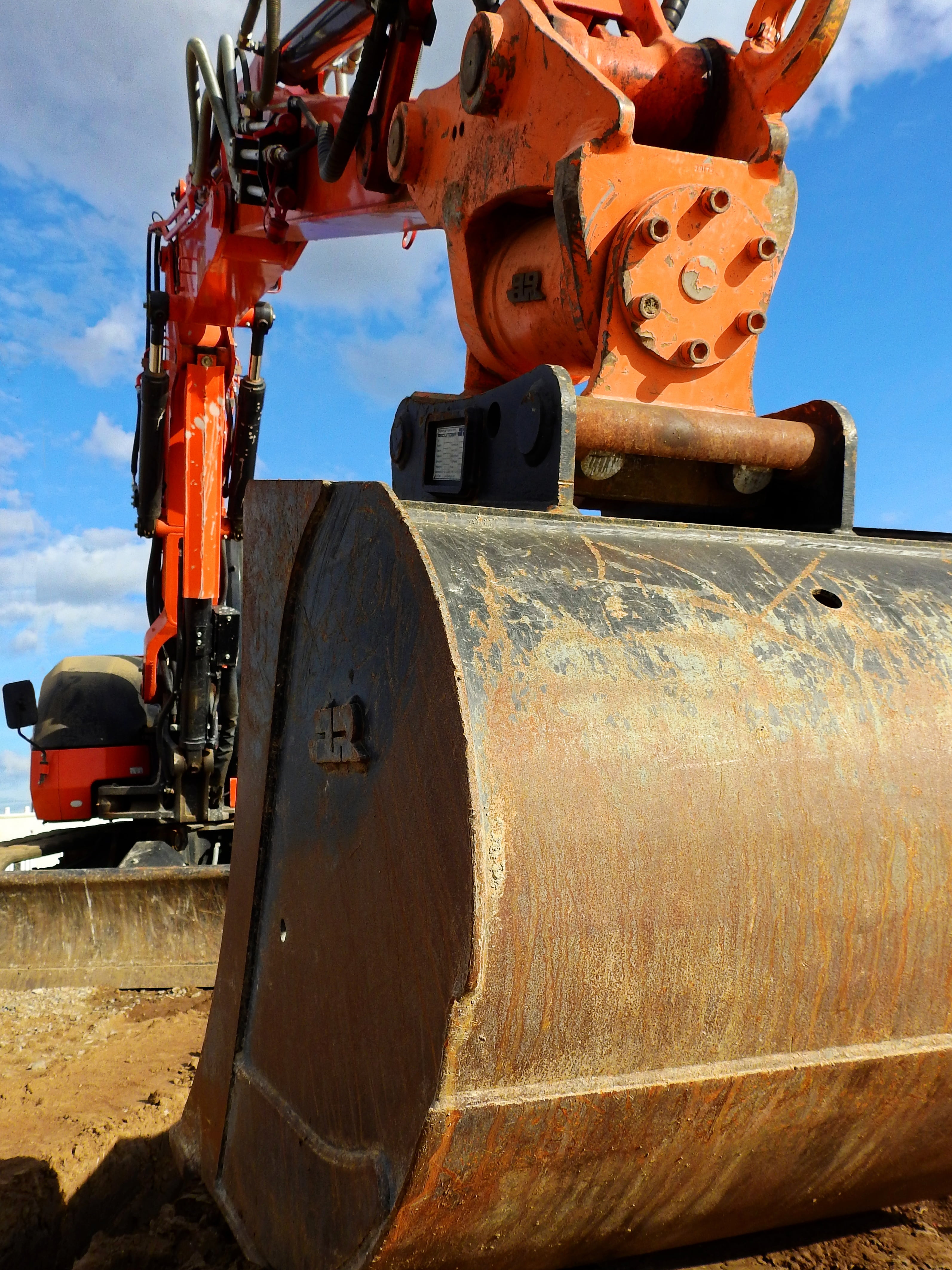 dig, machinery, technology, site, construction work, industrial equipment, metal, excavators, land, vehicle, rusty, no people, 4K, sunlight, earth mover, Phone HD Wallpaper