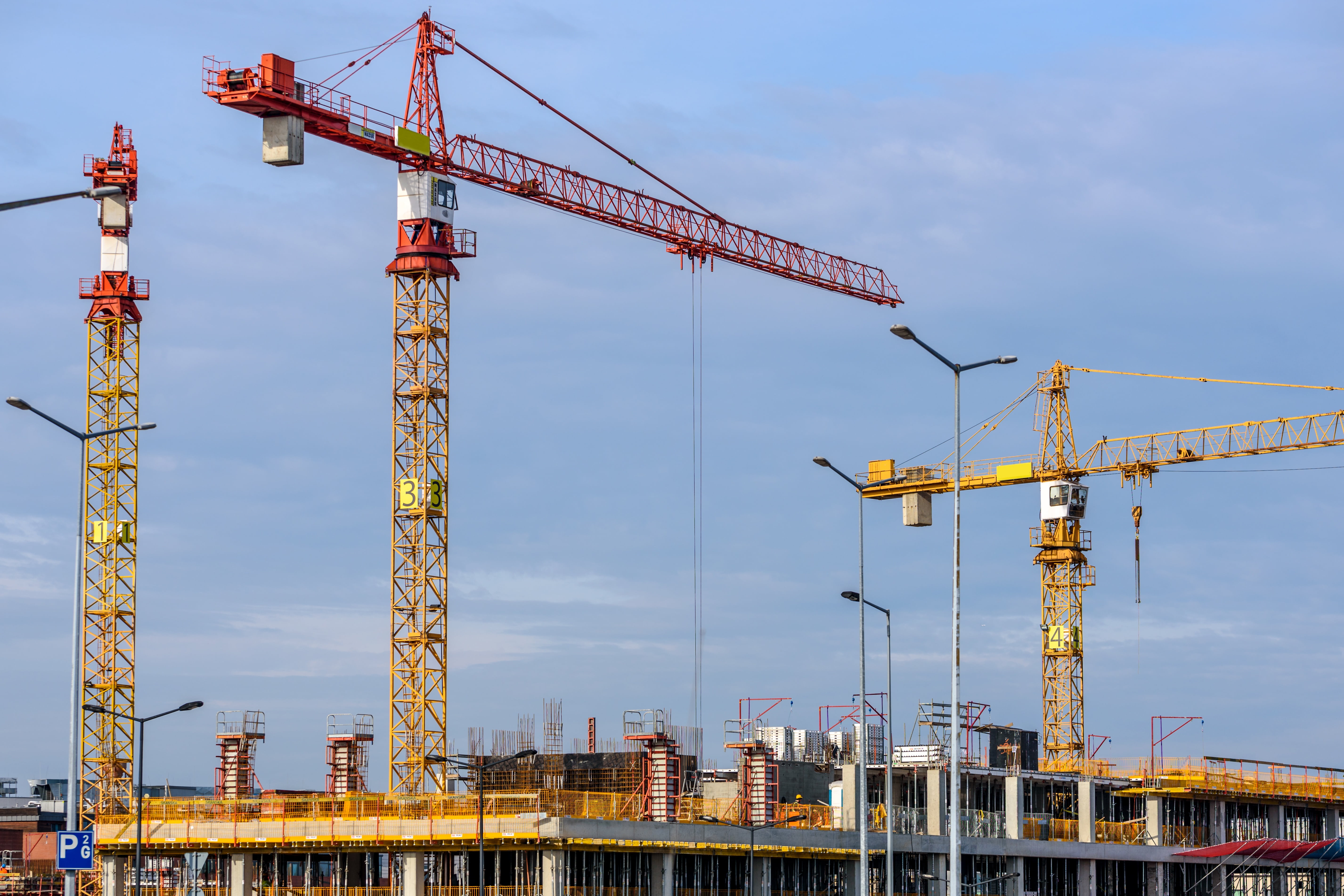 industry, cloud - sky, craned, metal, machinery, executor, apartment, reinforced concrete, architecture, construction industry, house, developer, cranes, HD Wallpaper