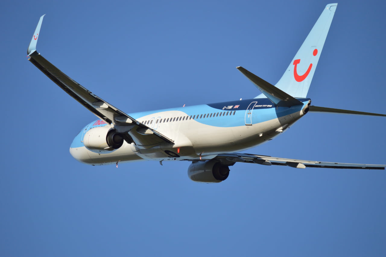 commercial airplane, sky, outdoors, sunny, private airplane, motion, day, planes, aerospace industry, propeller, aircraft, 720P, blue, transportation, HD Wallpaper