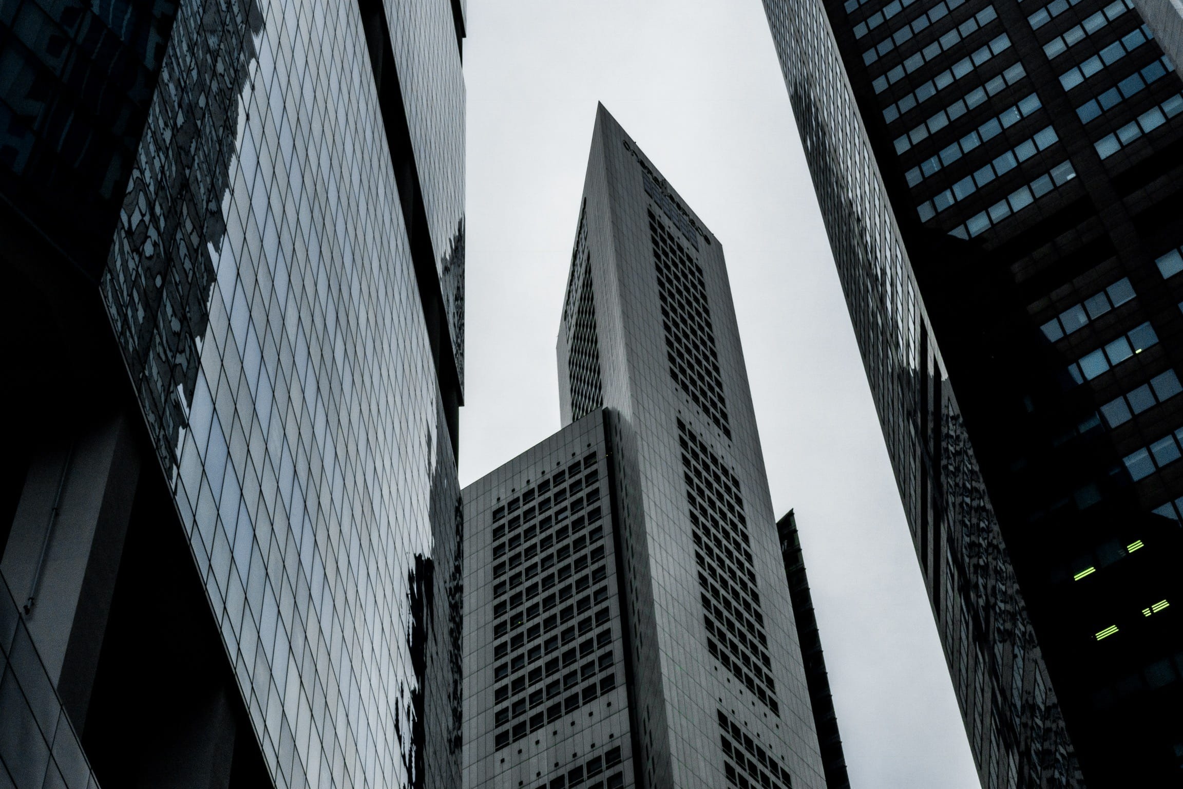 tower, no people, singapore, nature, modern, sky, low angle view, clear sky, cbd, office building exterior, 1080P, outdoors, skyscraper, tall - high, architecture, HD Wallpaper