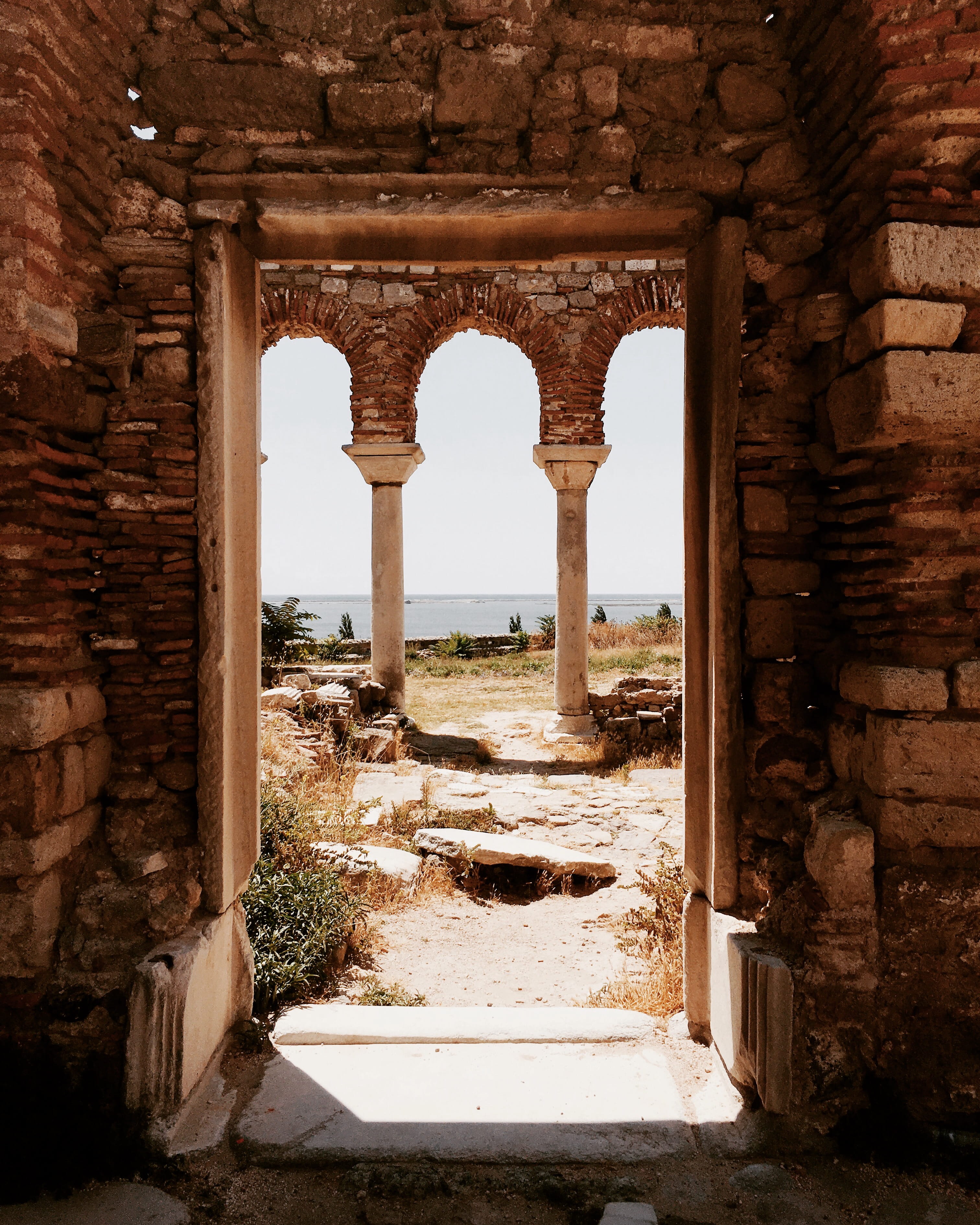 travel destinations, built structure, ruined, building, day, architecture, corridor, archaeology, enez, thrace, old, direction, sea, 2K, the way forward, Phone HD Wallpaper
