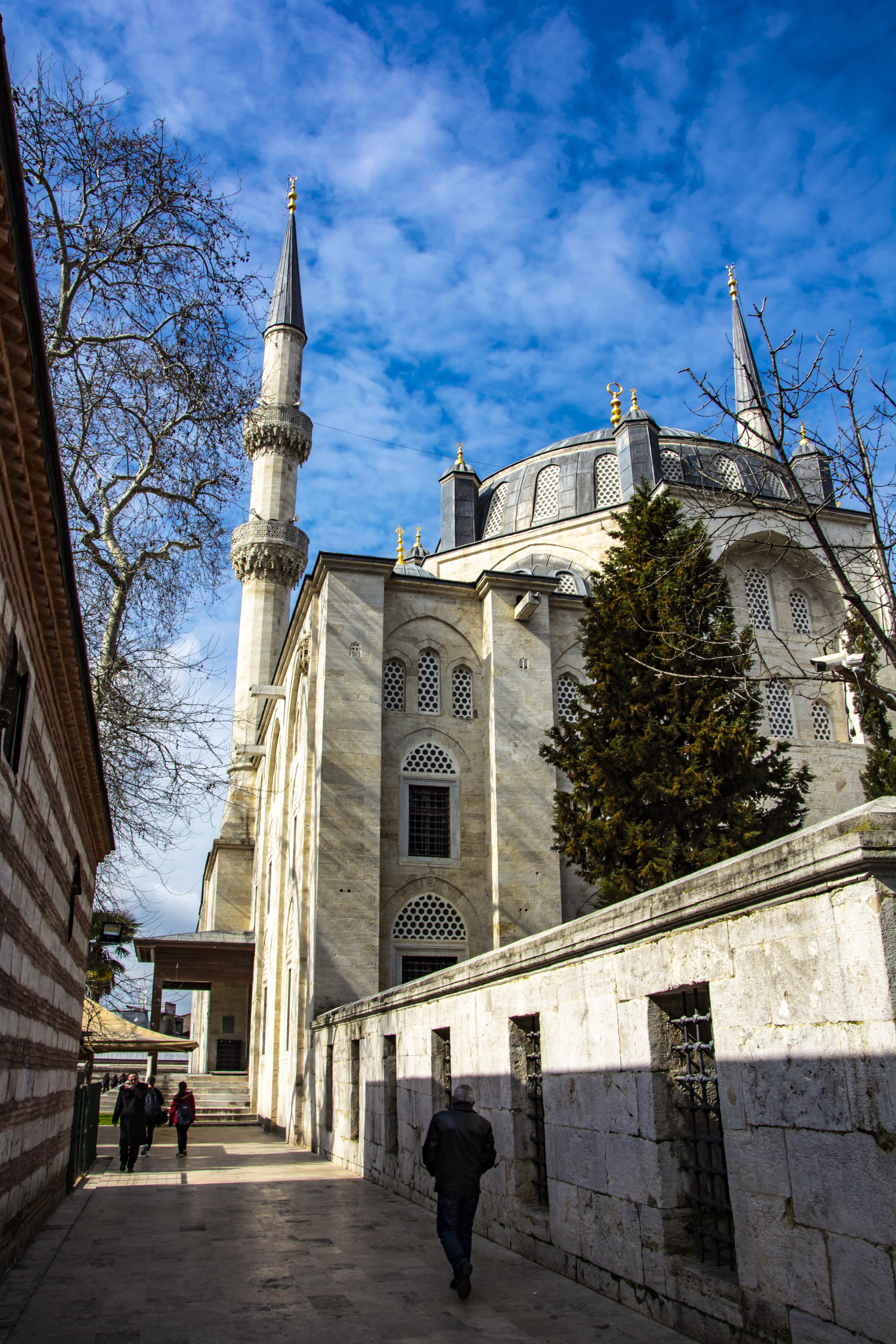 islam, history, sky, building exterior, mosques, day, moquer to, 5K, üsküdar, religion, prayer, tree, place of worship, spirituality, built structure, Phone HD Wallpaper