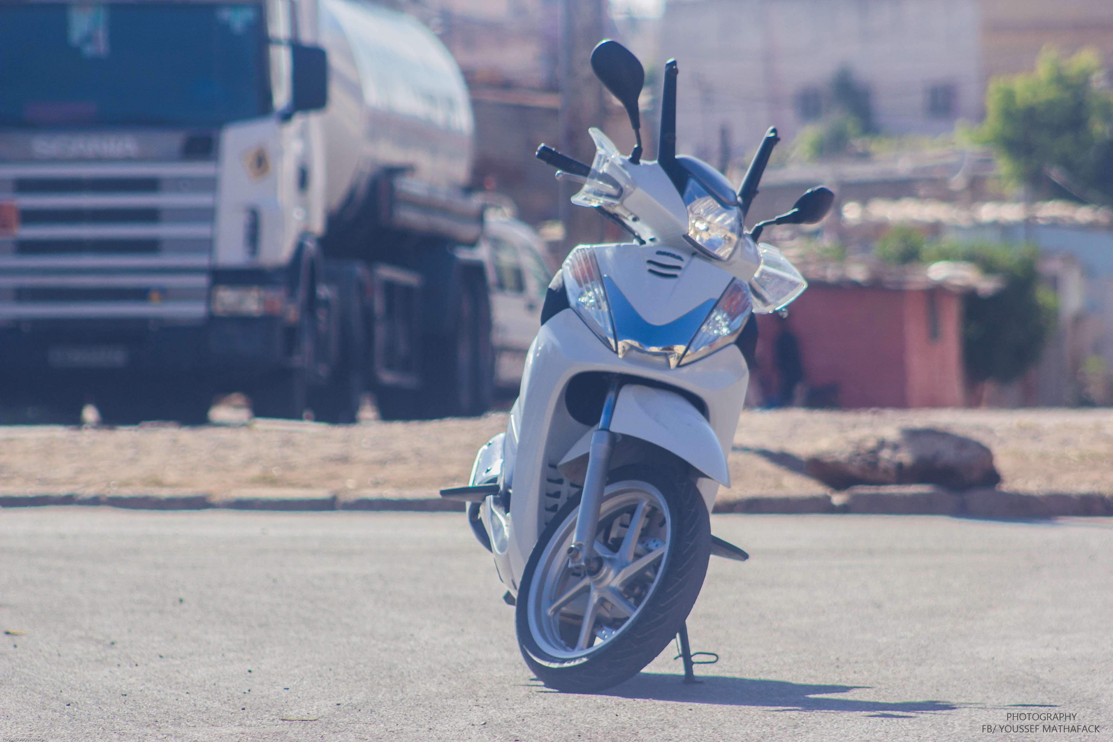 sunlight, built structure, no people, morocco, city, road, sh, architecture, mode of transportation, focus on foreground, day, sh300i, scooter, motor scooter, HD Wallpaper