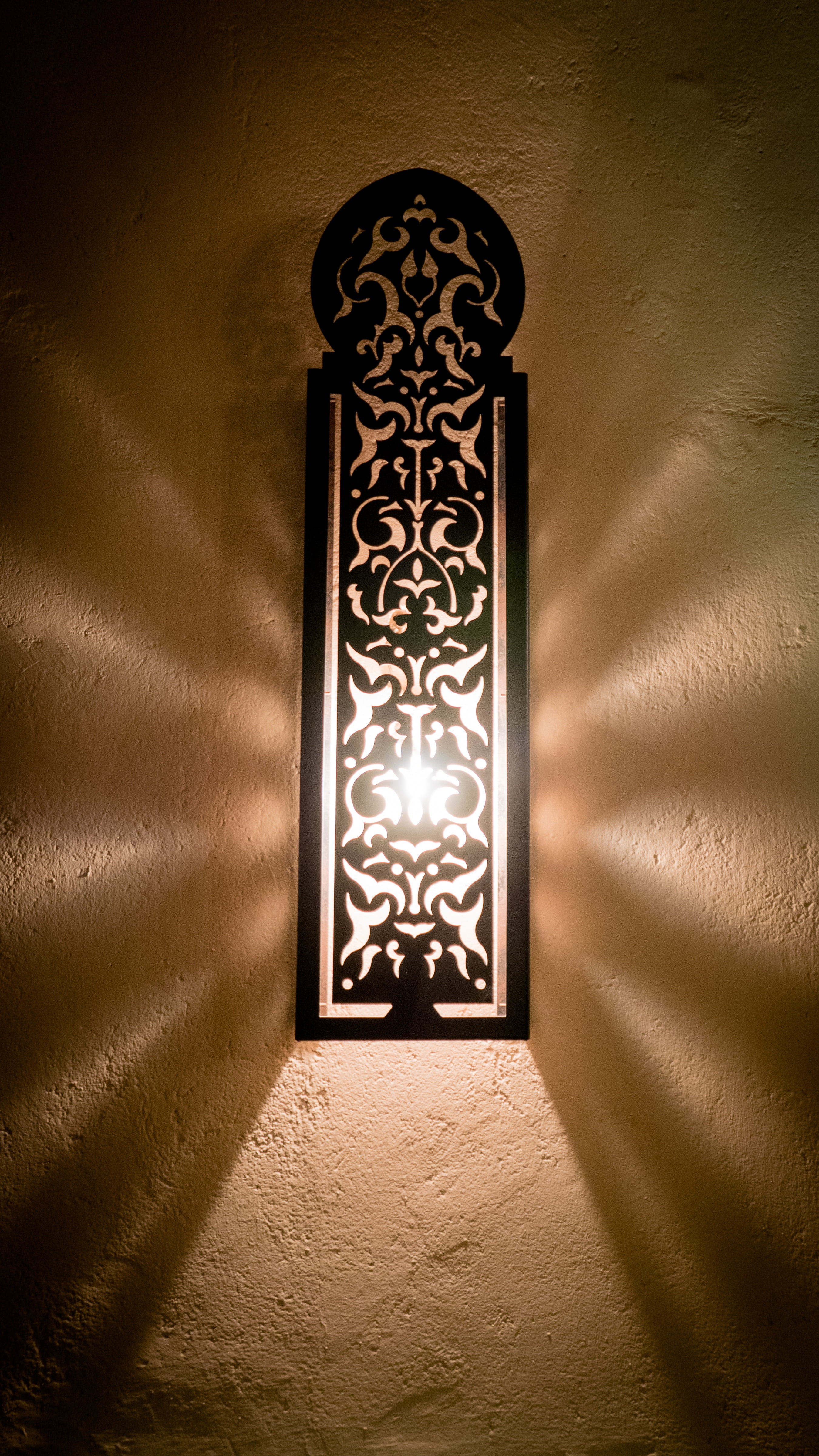 creativity, pattern, arabic, architecture, framed, wall, lasquala, interior design, sunlight, 4K, light, shadow play, black, art and craft, casablanca, Phone HD Wallpaper